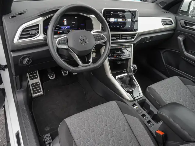 Volkswagen T-Roc view 9