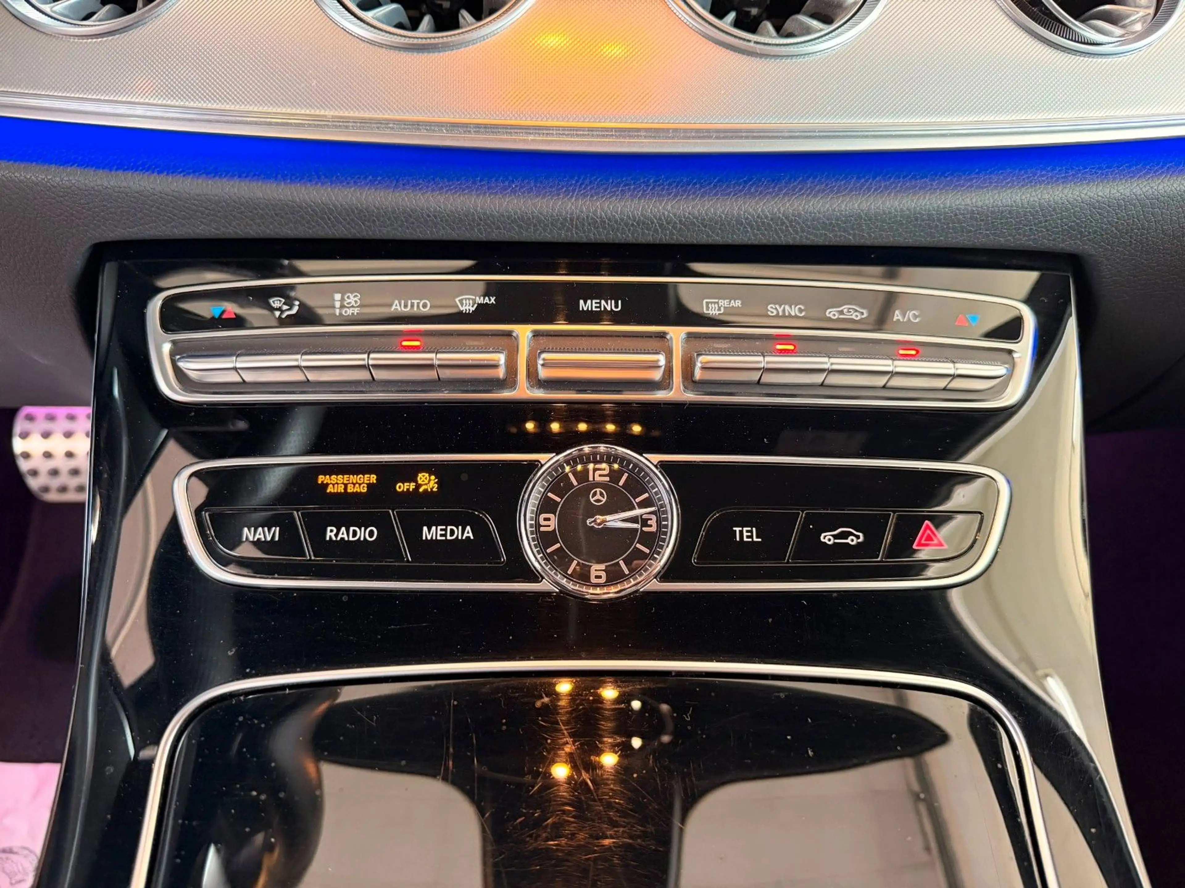 Mercedes-Benz E 200 Cpe 2x AMG*Pano*Comand*LED*Ambient*RFK*20" — photo 15