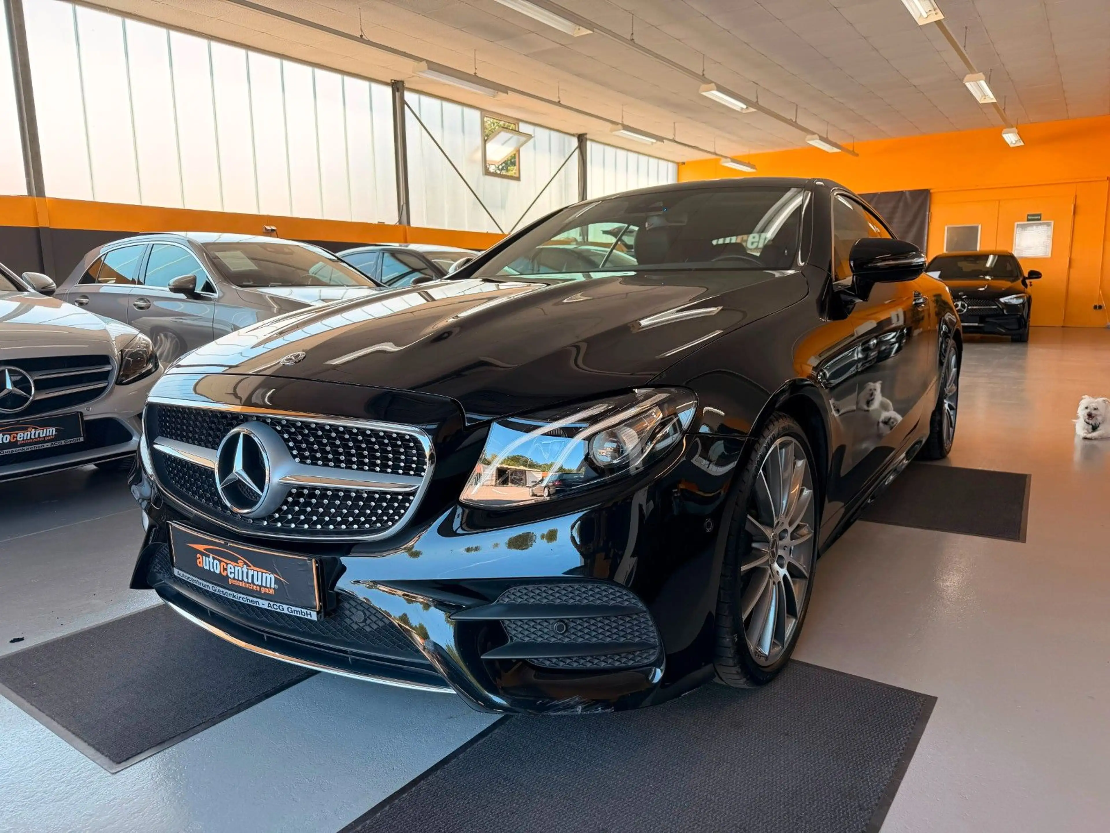 Mercedes-Benz E 200 Cpe 2x AMG*Pano*Comand*LED*Ambient*RFK*20"