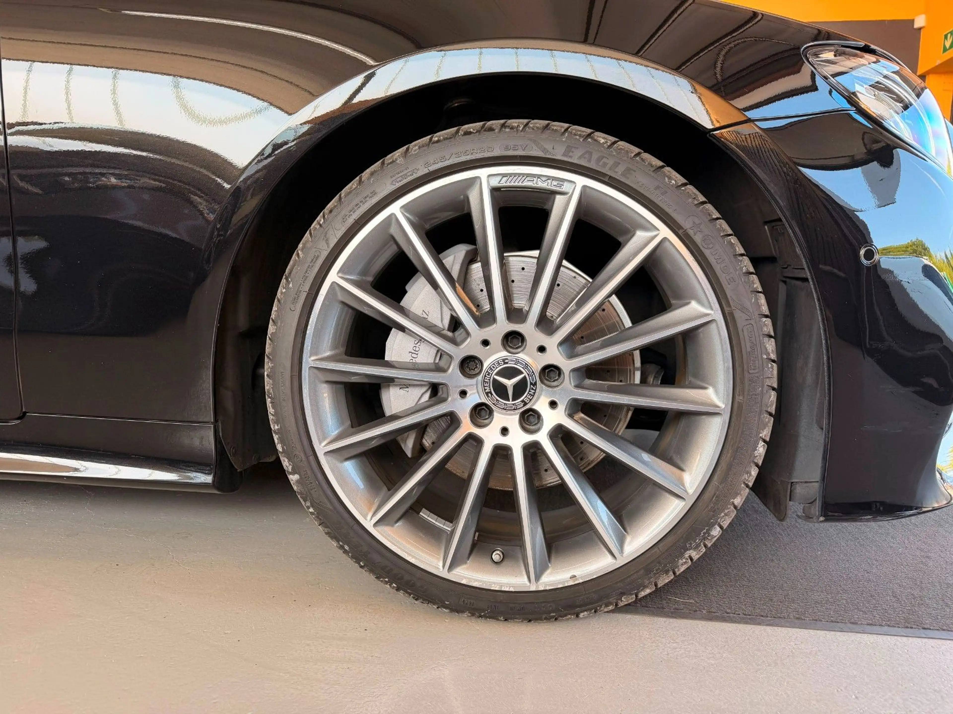 Mercedes-Benz E 200 Cpe 2x AMG*Pano*Comand*LED*Ambient*RFK*20" — photo 6
