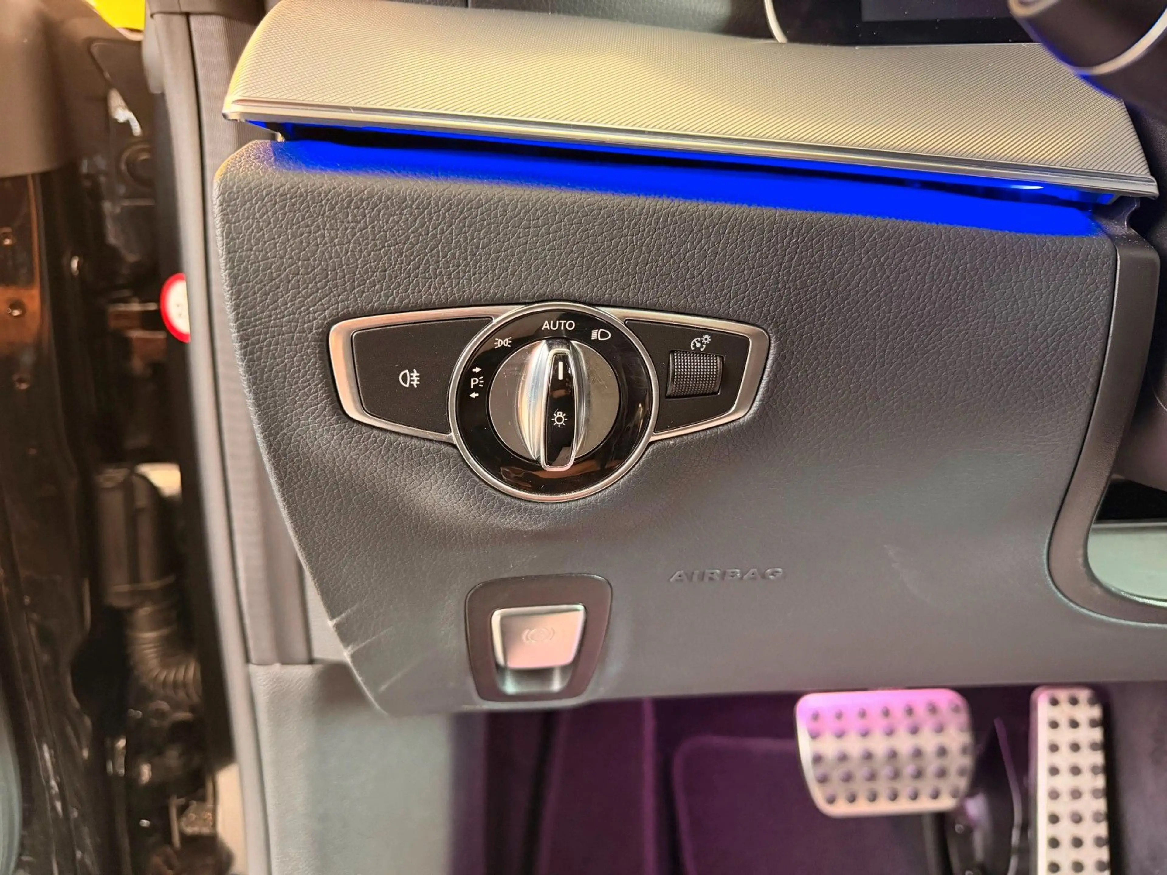 Mercedes-Benz E 200 Cpe 2x AMG*Pano*Comand*LED*Ambient*RFK*20" — photo 12