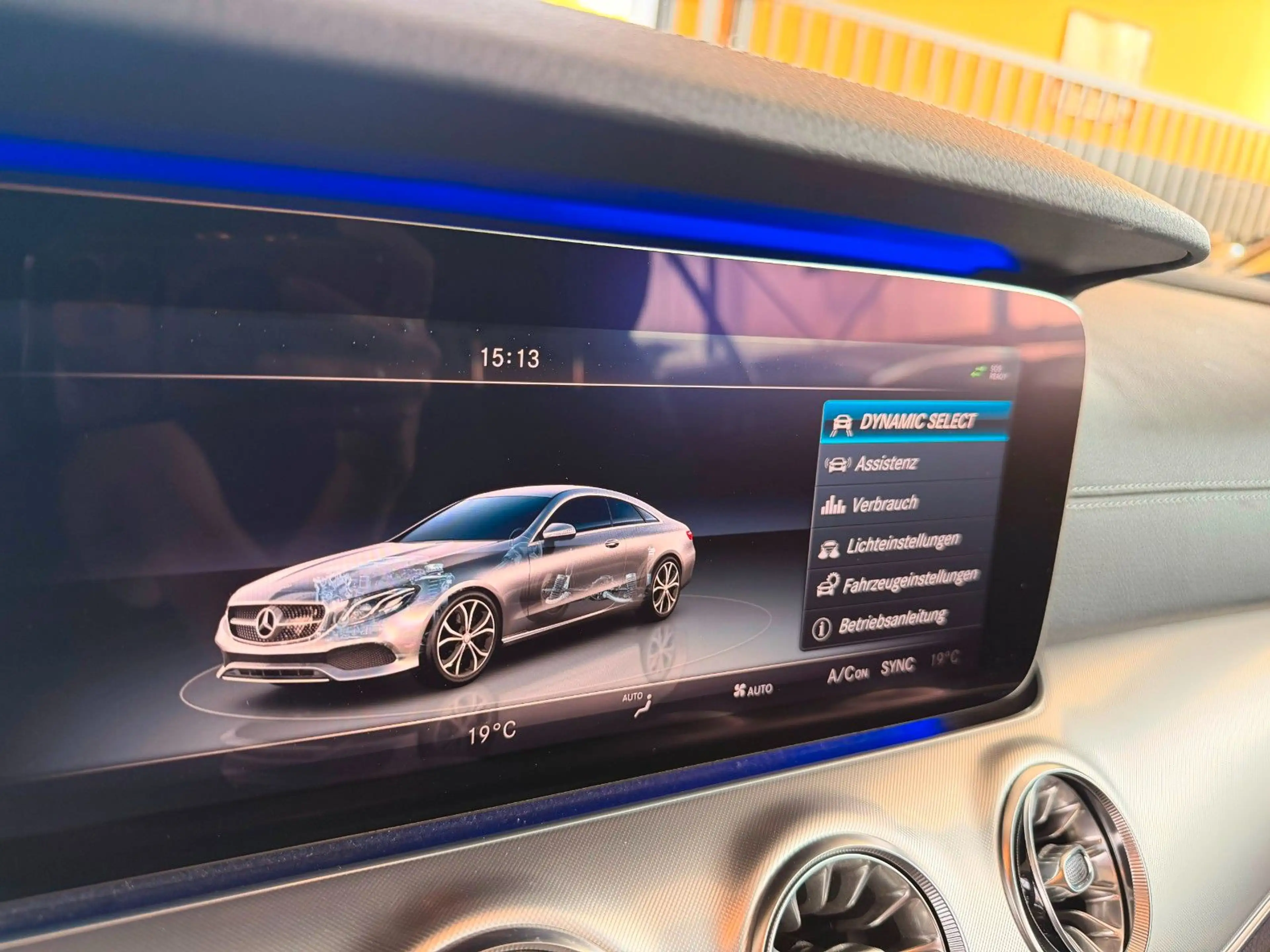 Mercedes-Benz E 200 Cpe 2x AMG*Pano*Comand*LED*Ambient*RFK*20" — photo 14