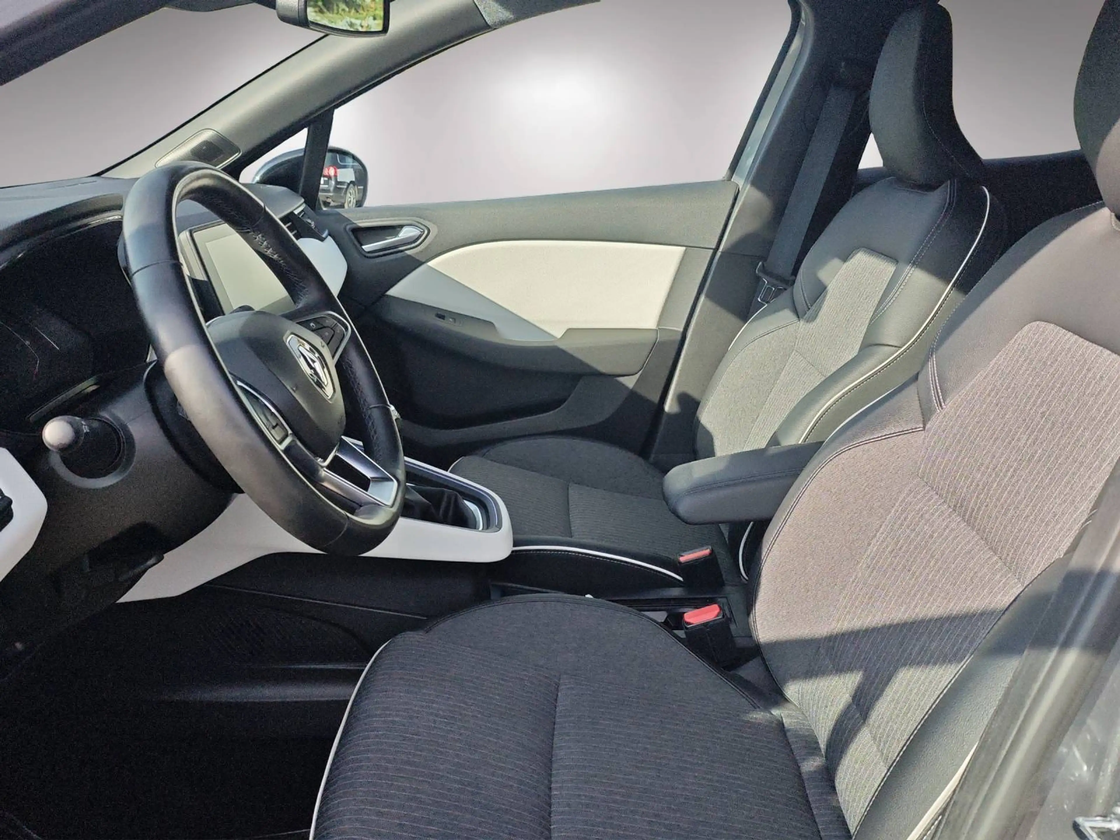 Renault Clio Techno TCe 90 — photo 9