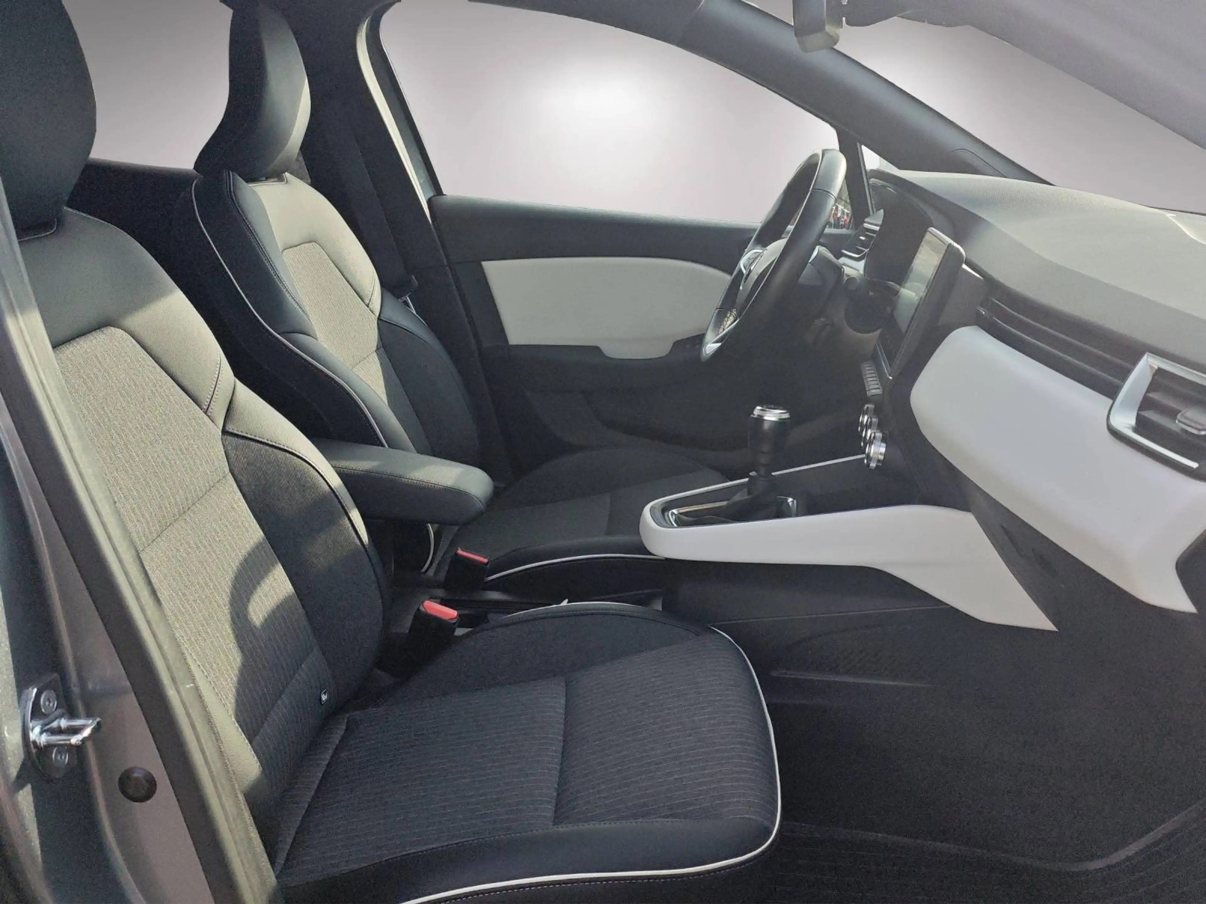 Renault Clio Techno TCe 90 — photo 15