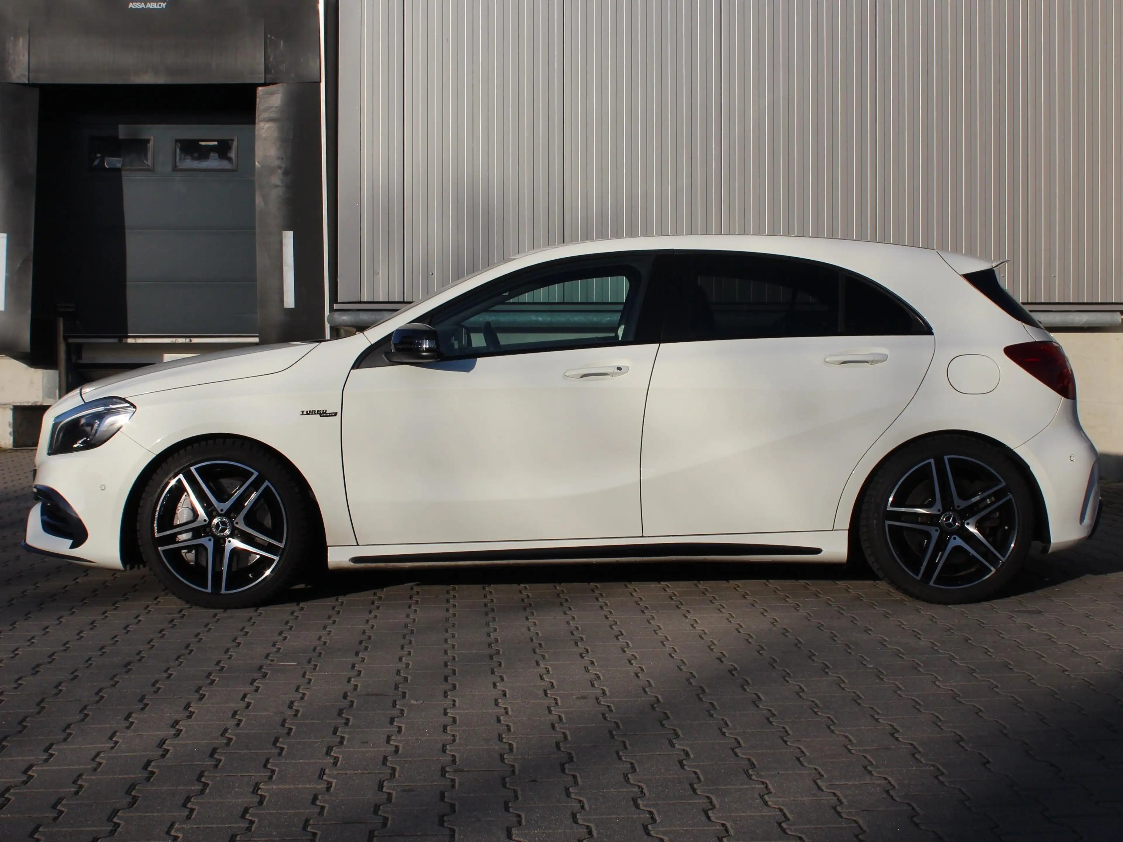 Mercedes-Benz A 45 AMG A 45 AMG: Winter & Sommerräder, Scheckheft — photo 8