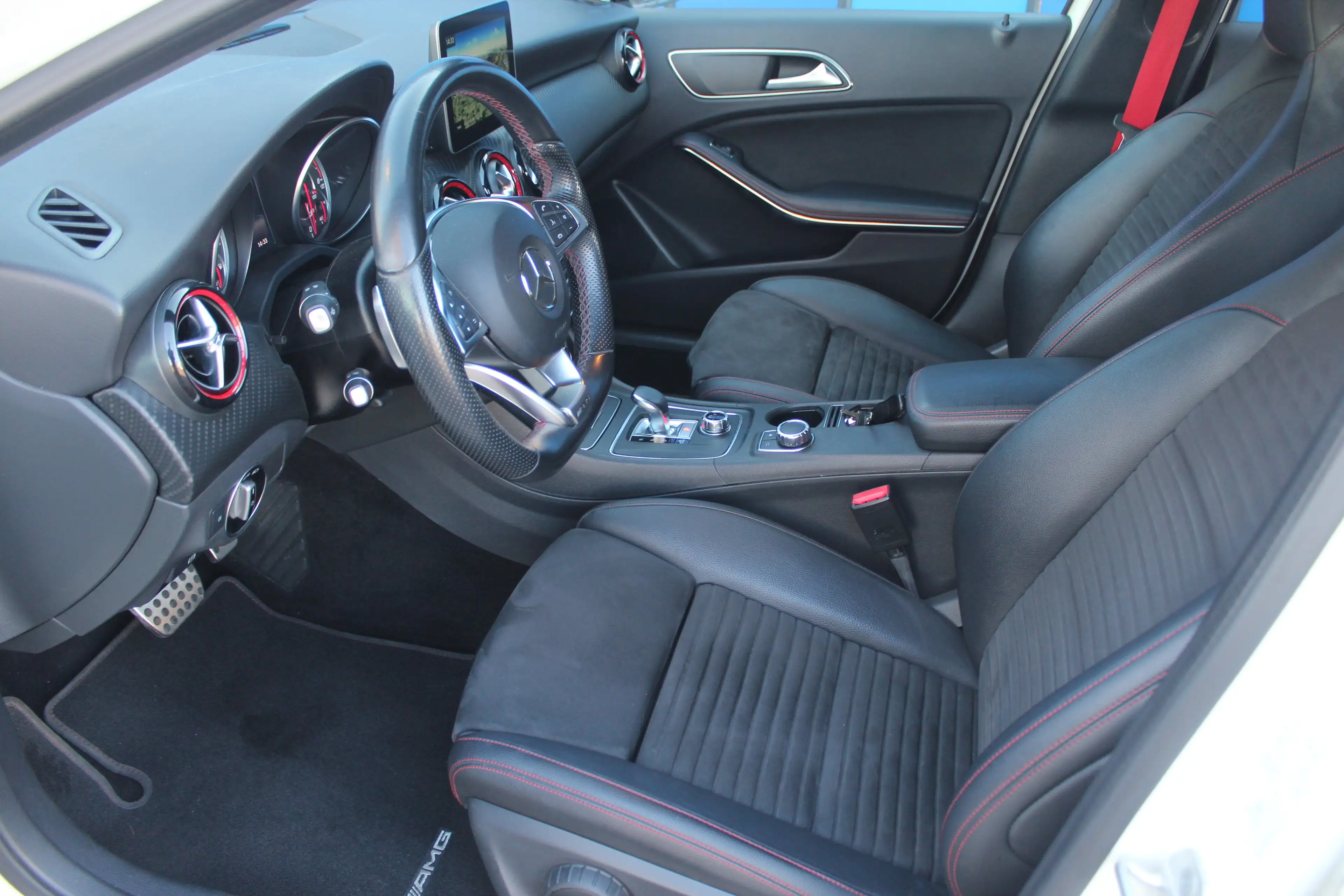 Mercedes-Benz A 45 AMG A 45 AMG: Winter & Sommerräder, Scheckheft — photo 10
