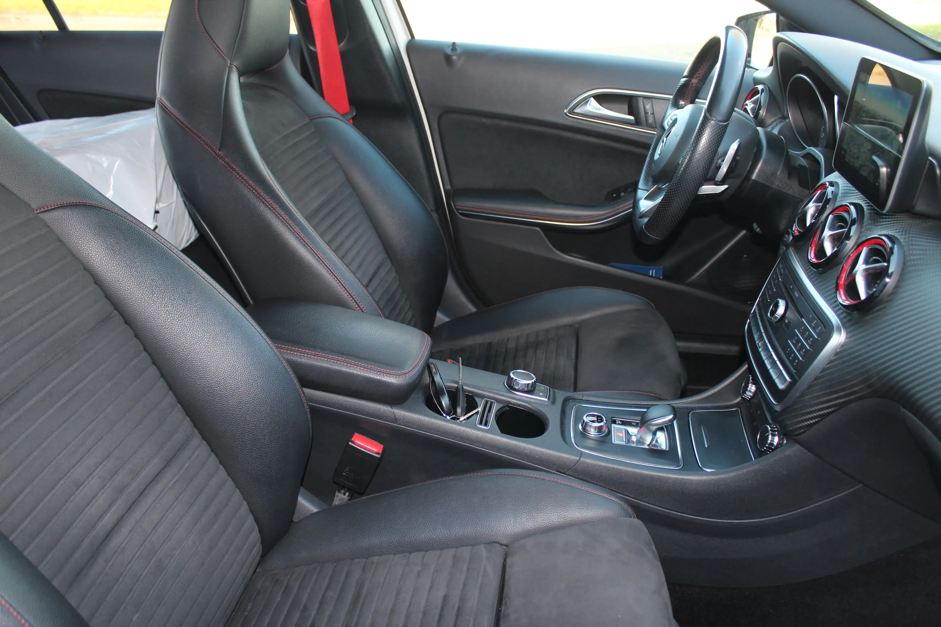 Mercedes-Benz A 45 AMG A 45 AMG: Winter & Sommerräder, Scheckheft — photo 13