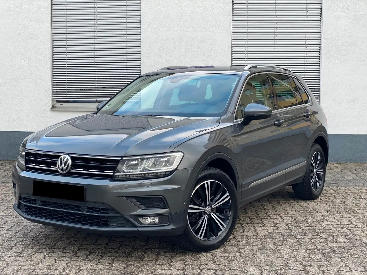 Volkswagen Tiguan 1.4 TSI AUTOMATIK DSG 4MOTION SOUND Grijs - 2