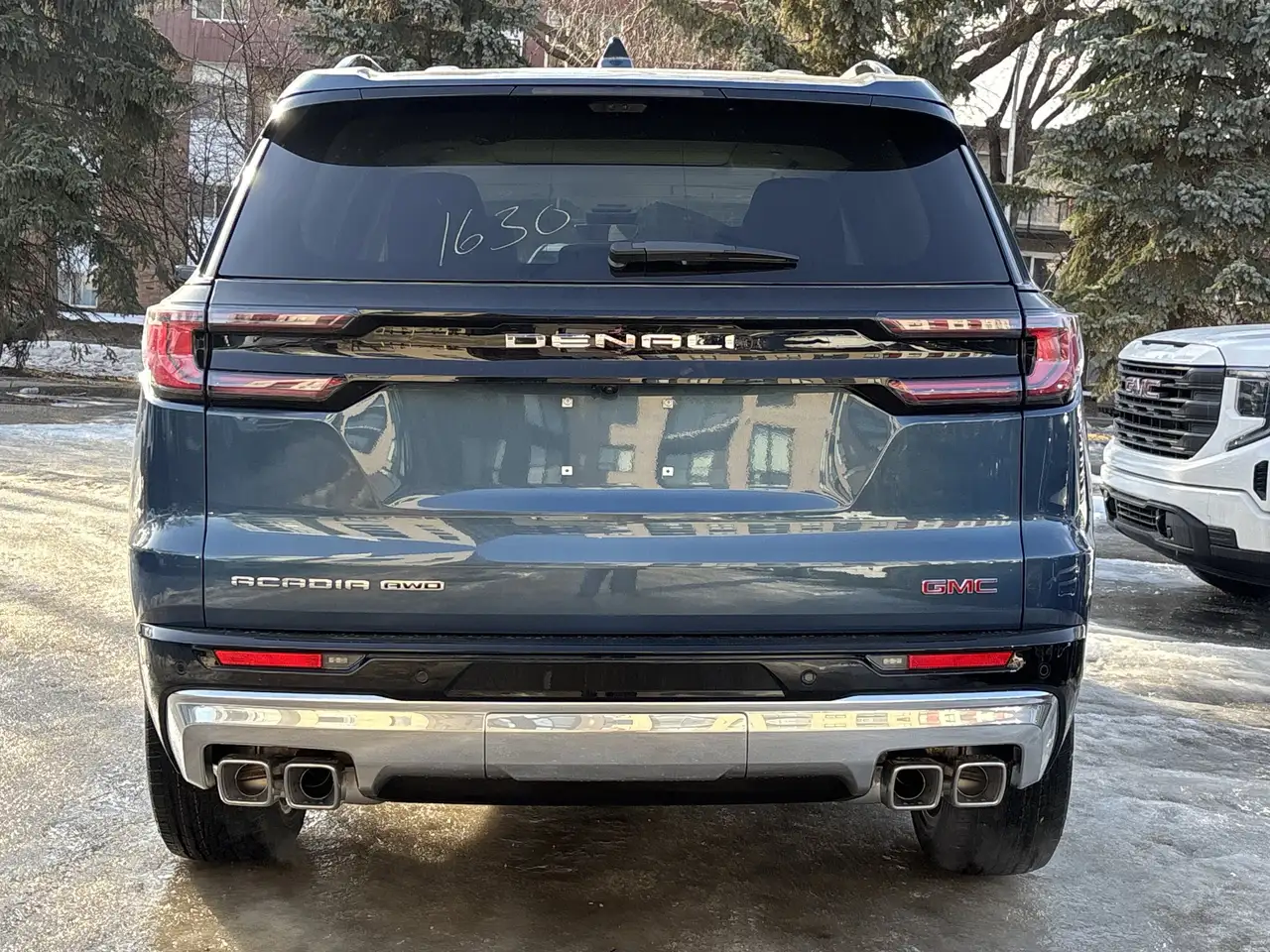 GMC Acadia снимка GMC Acadia