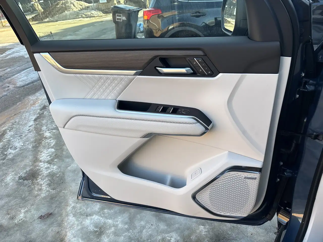 GMC Acadia снимка GMC Acadia