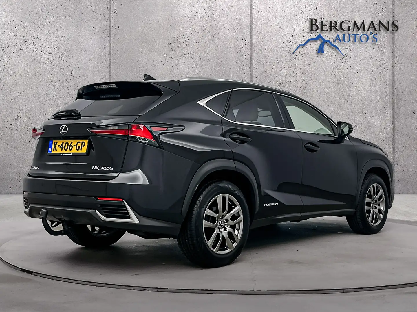 Lexus NX 300h AWD Luxury Line // TREKHAAK // DEALERONDERHOUDEN / Zwart - 2