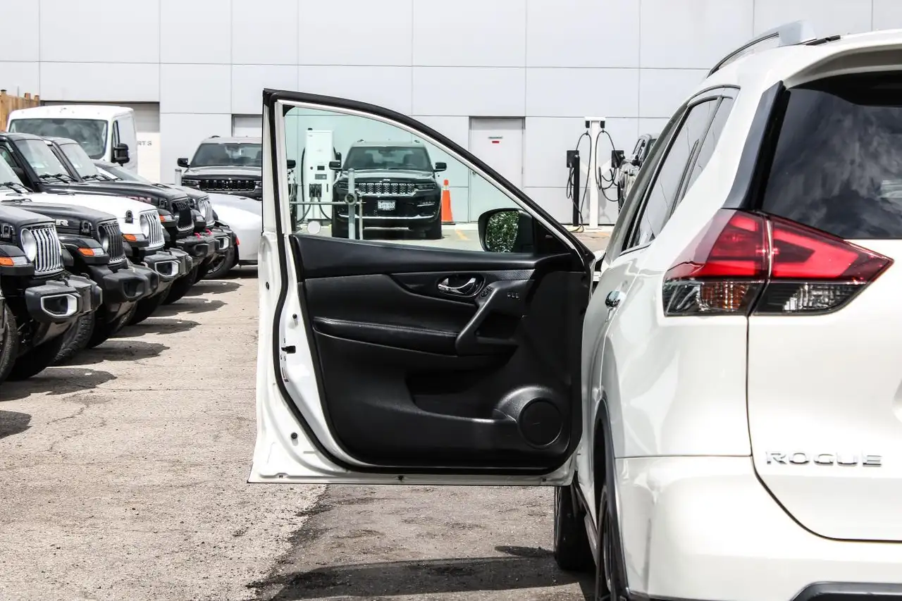 Nissan Rogue снимка Nissan Rogue