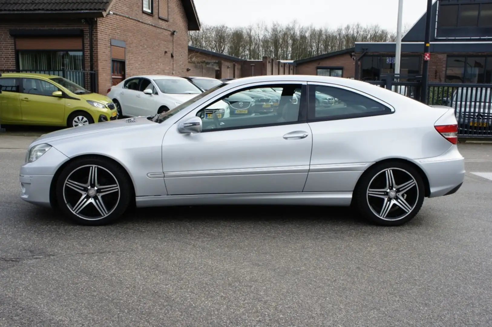 Mercedes-Benz 180 K. PRESTIGE LEDER/18INCH-AMG/F1SCHAKELING/PDC Gris - 2