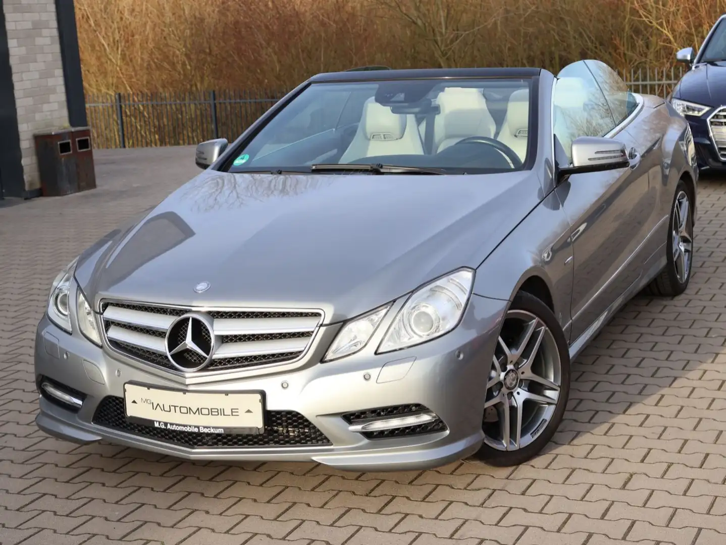 Mercedes-Benz E 350 Cabrio AMG Line - 2.HAND   UNFALLFREI Argent - 1