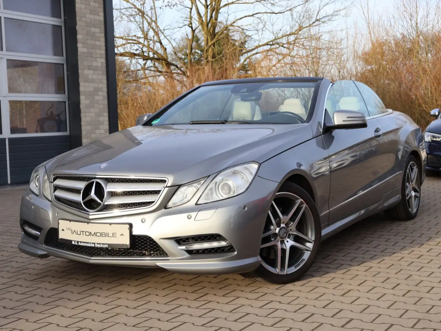 Mercedes-Benz E 350 Cabrio AMG Line - 2.HAND   UNFALLFREI Argent - 2