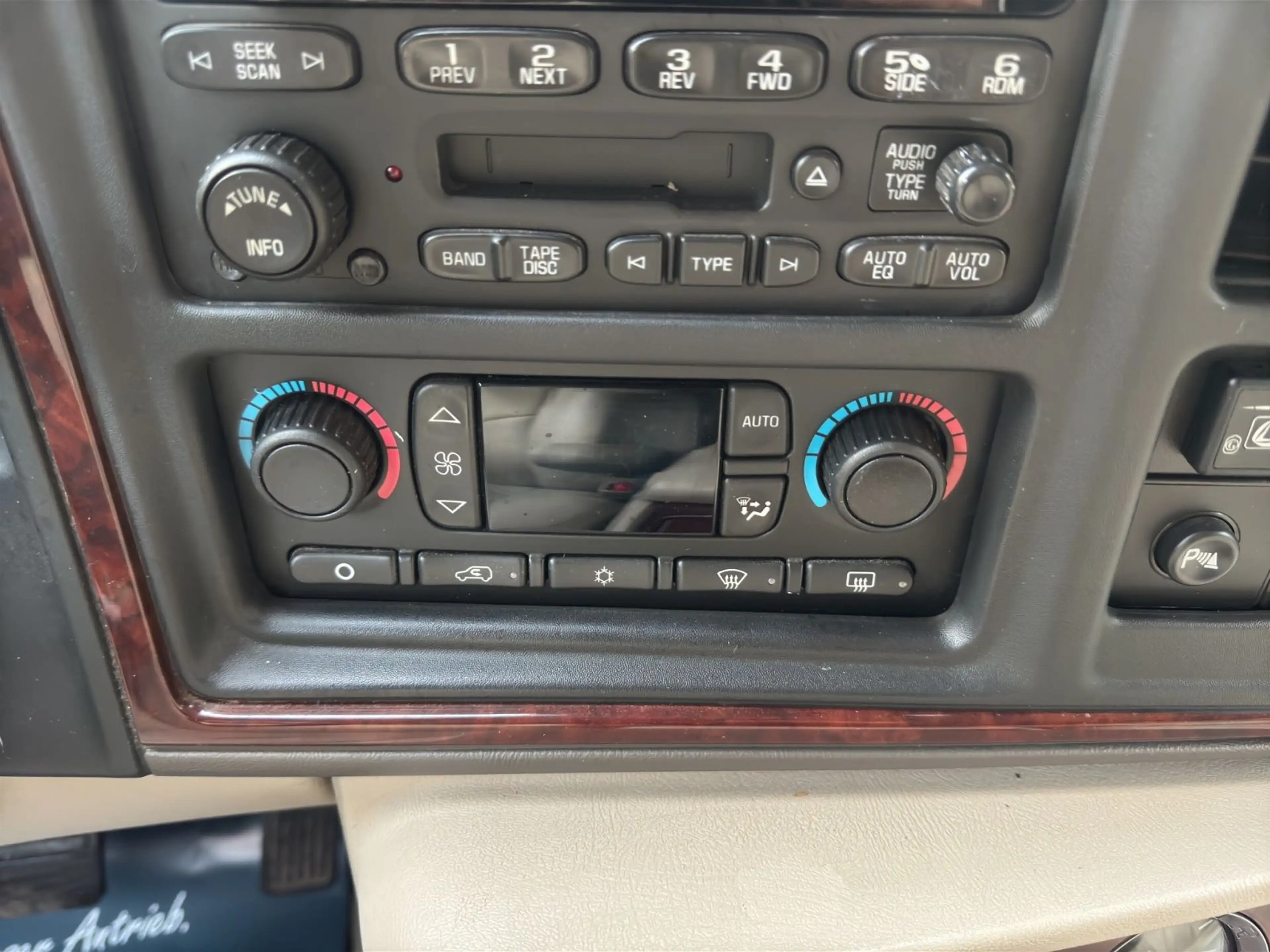 Cadillac Escalade Elegance/LPG/TOMASETTO/PDC/ — photo 12