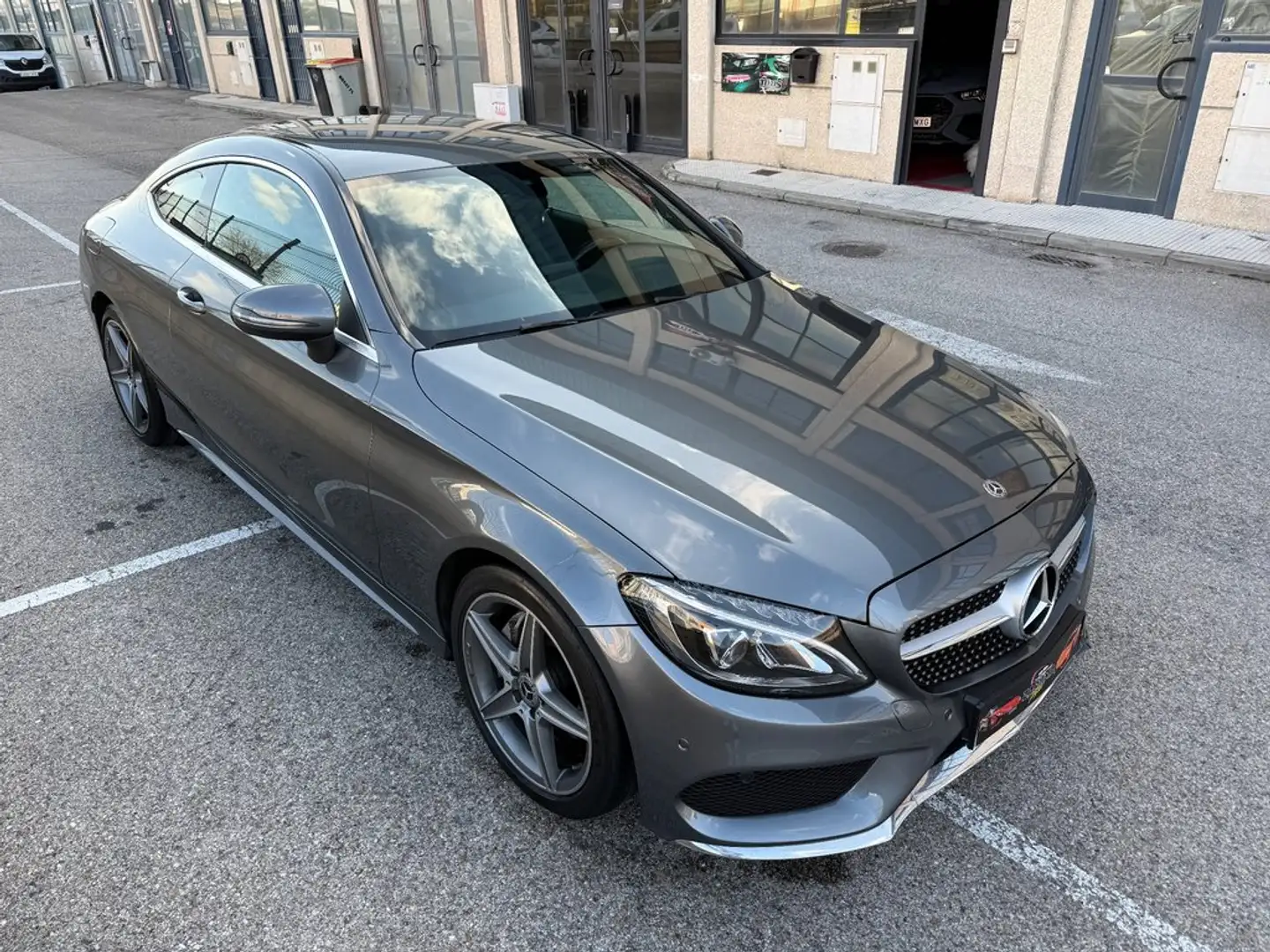 Mercedes-Benz C 220 Coupé d Gris - 2