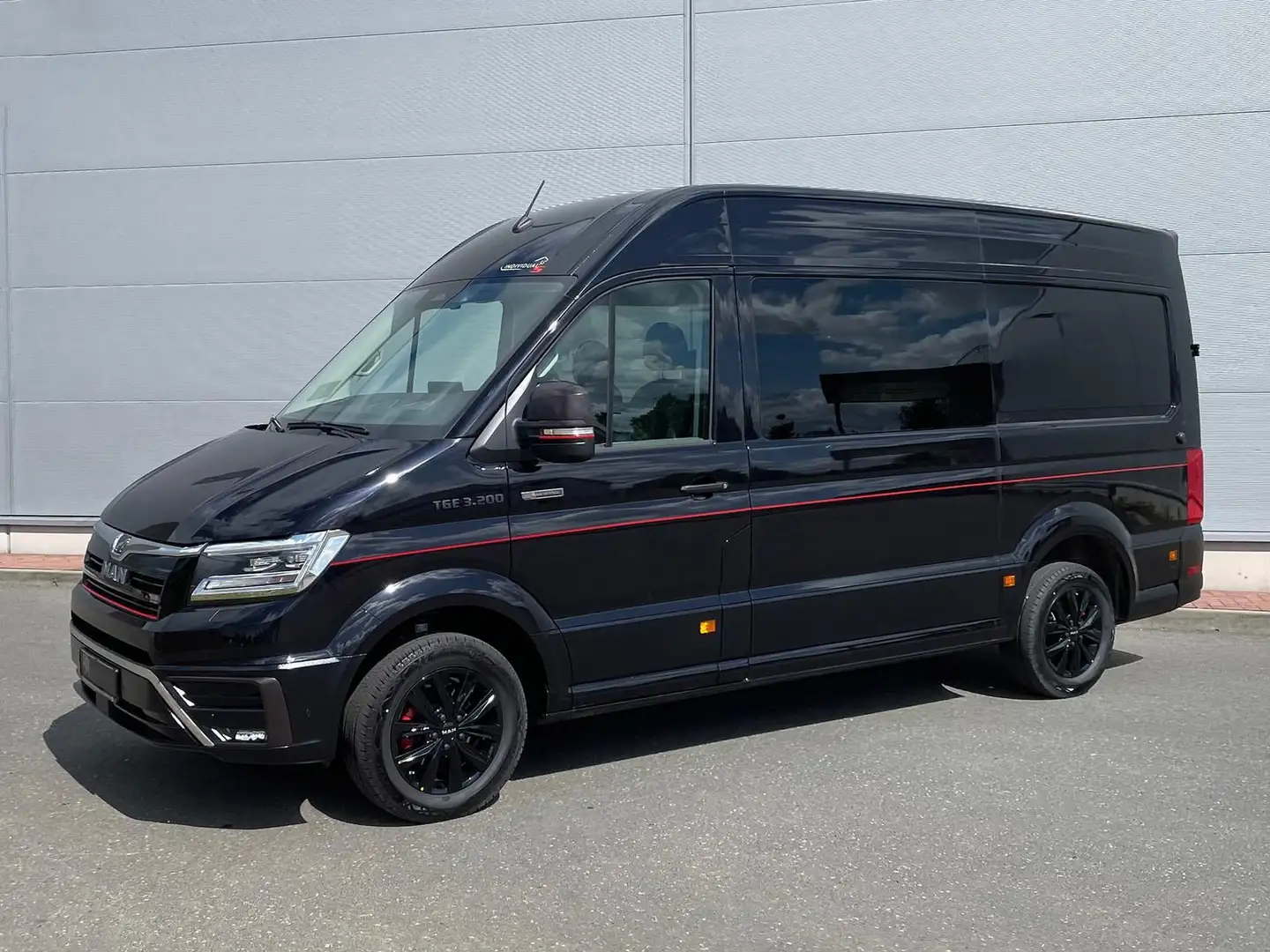MAN TGE 3.200 L3H3 MIXTO 4x4 Individual S ACC STHZ Negro - 1