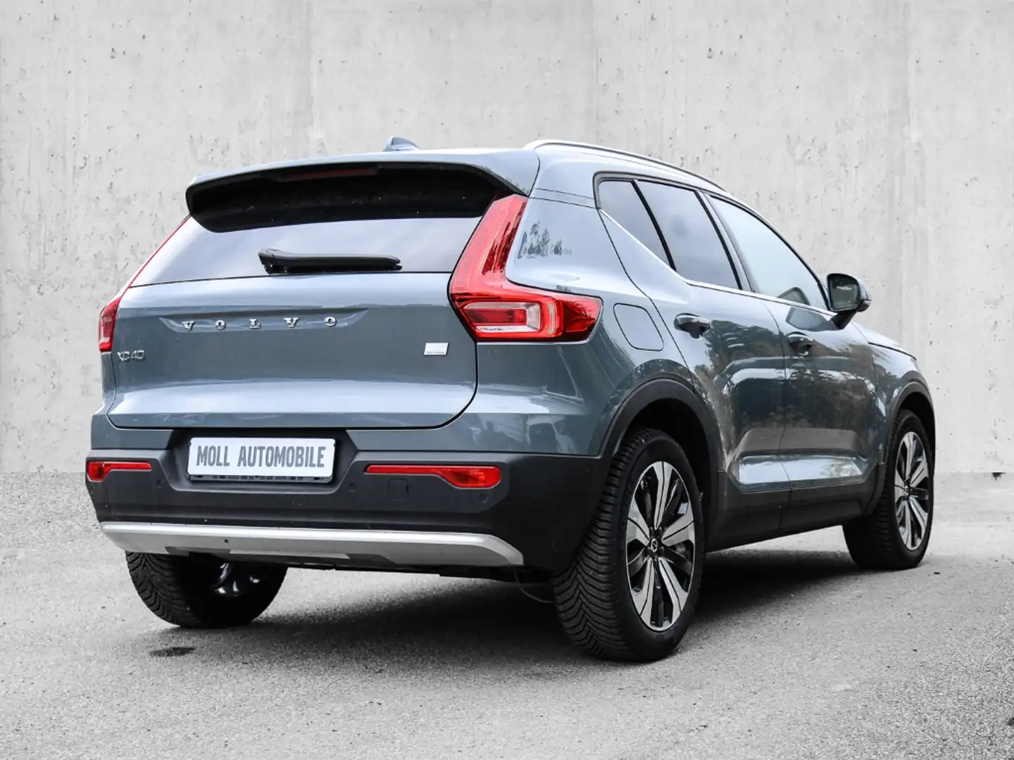 Volvo XC40 Plus Bright Recharge Plug-In Hybrid 2WD T4 Twin En Gri - 2