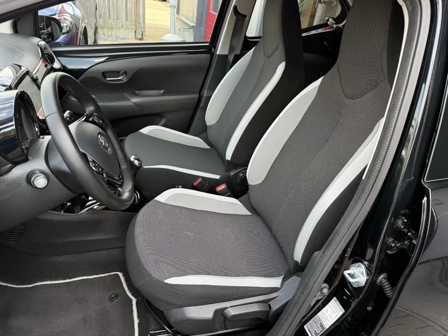 Toyota Aygo 1.0 VVT-i x-clusiv Org NL Noir - 2