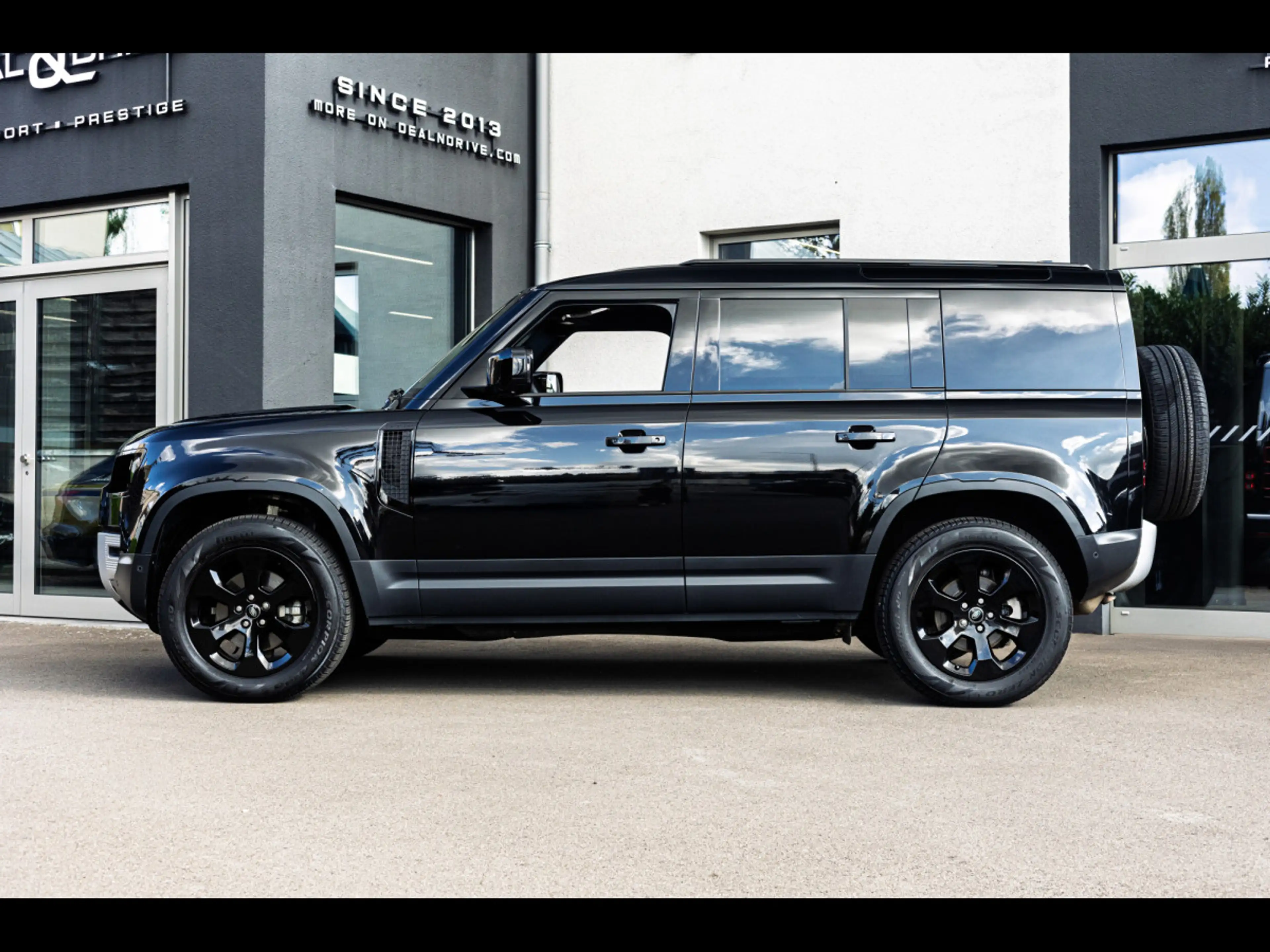 Land Rover Defender 110 D250 HARD TOP S AWD 3-SEAT°WARR 9/2030°AHK — photo 2