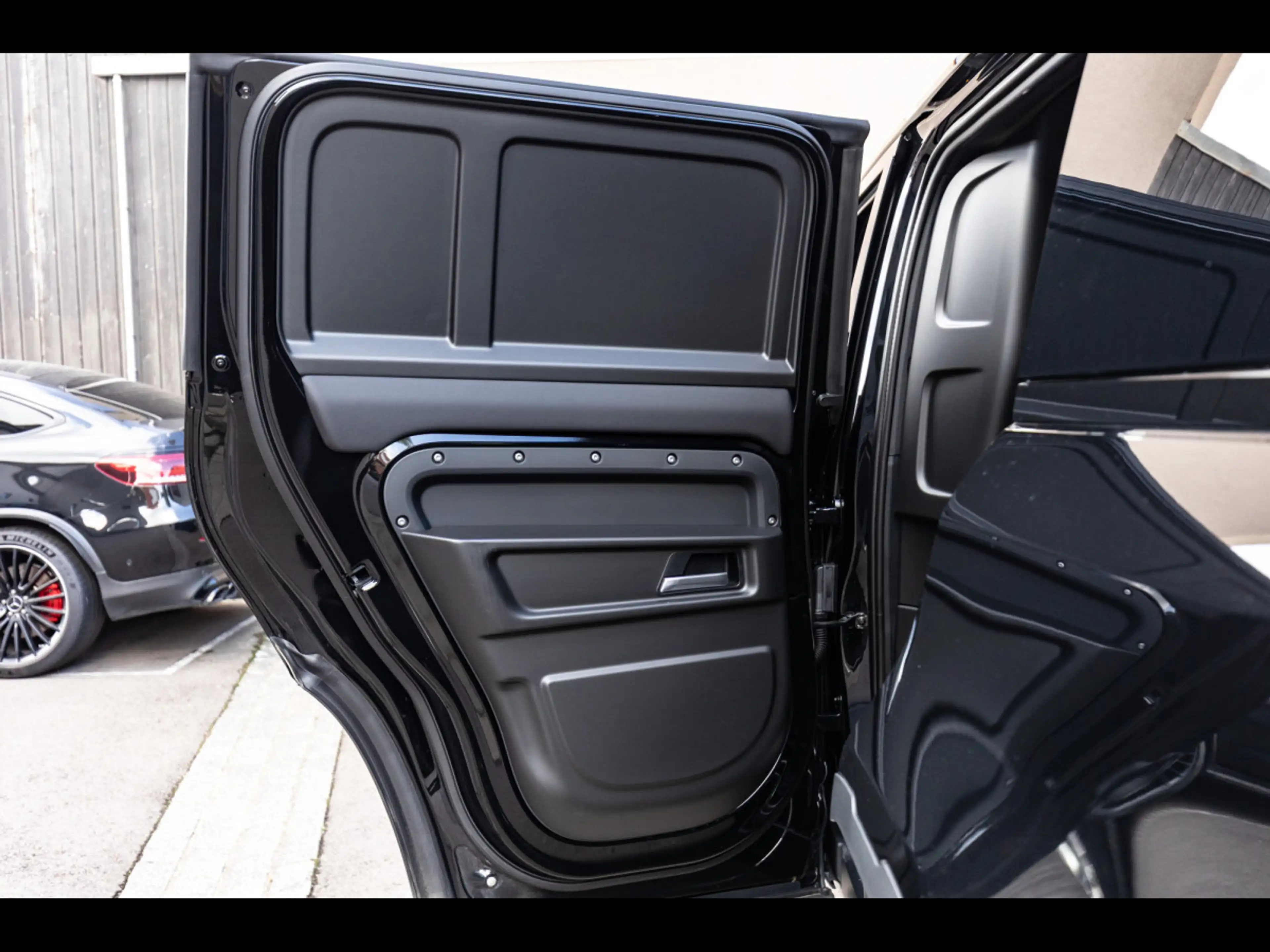 Land Rover Defender 110 D250 HARD TOP S AWD 3-SEAT°WARR 9/2030°AHK — photo 12
