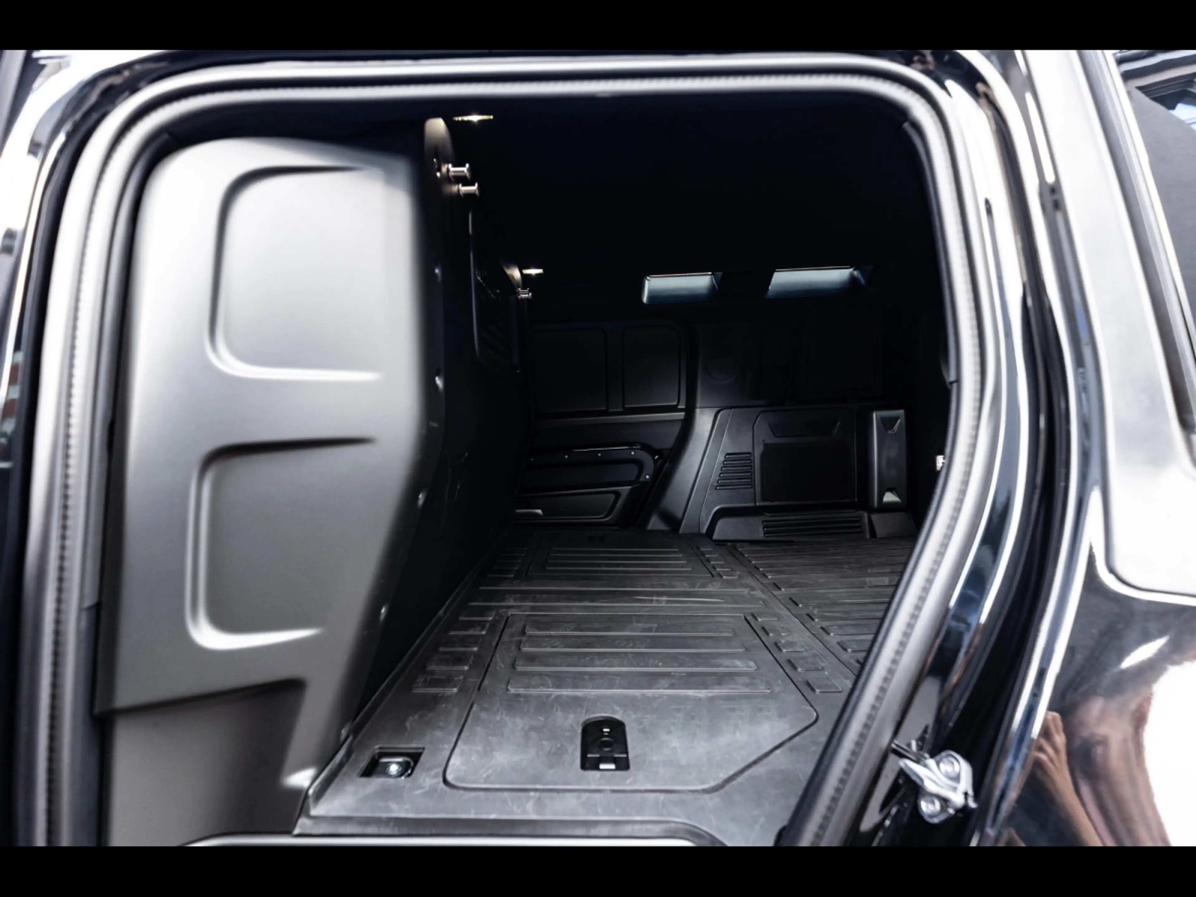 Land Rover Defender 110 D250 HARD TOP S AWD 3-SEAT°WARR 9/2030°AHK — photo 13