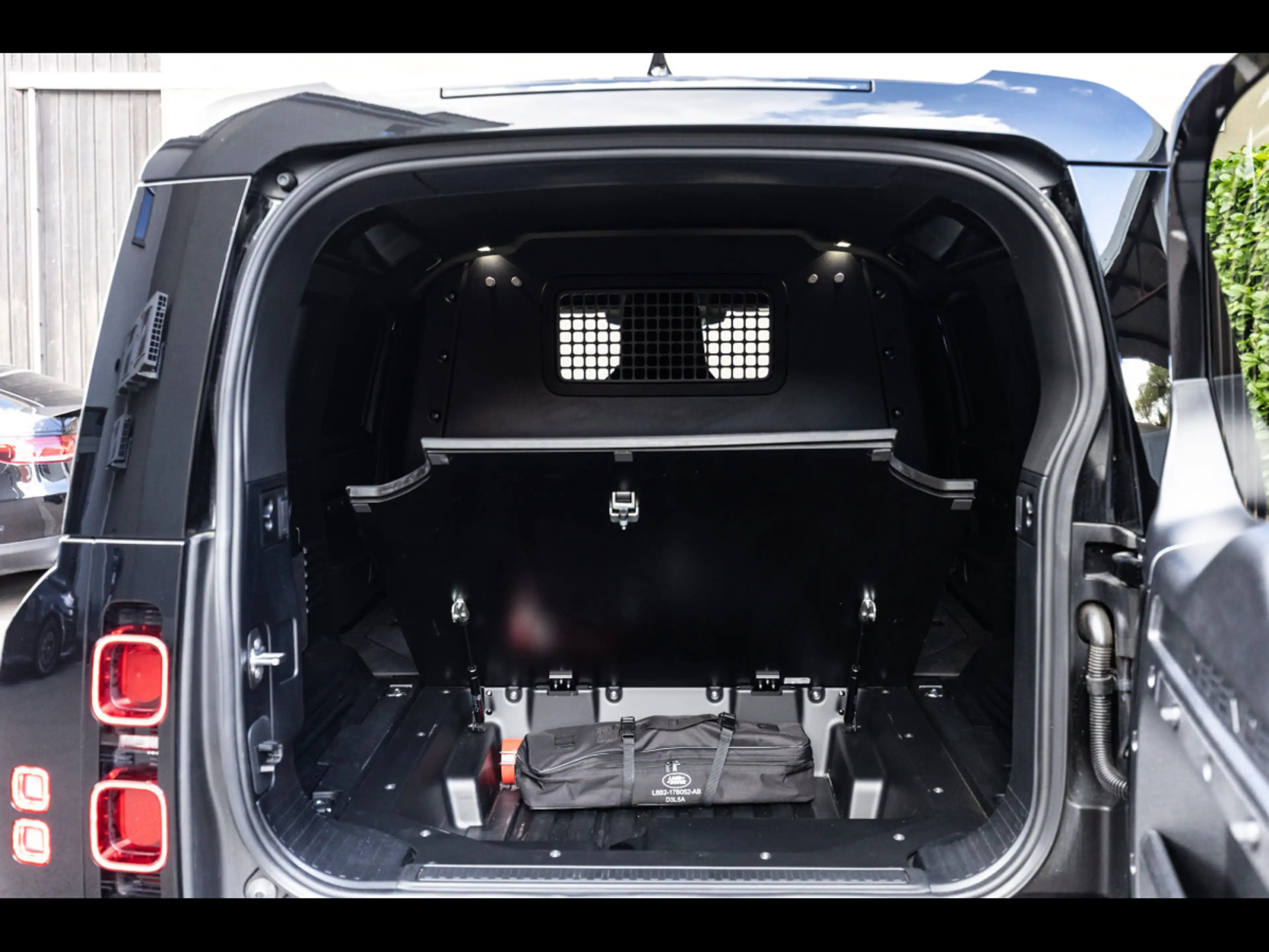 Land Rover Defender 110 D250 HARD TOP S AWD 3-SEAT°WARR 9/2030°AHK — photo 15