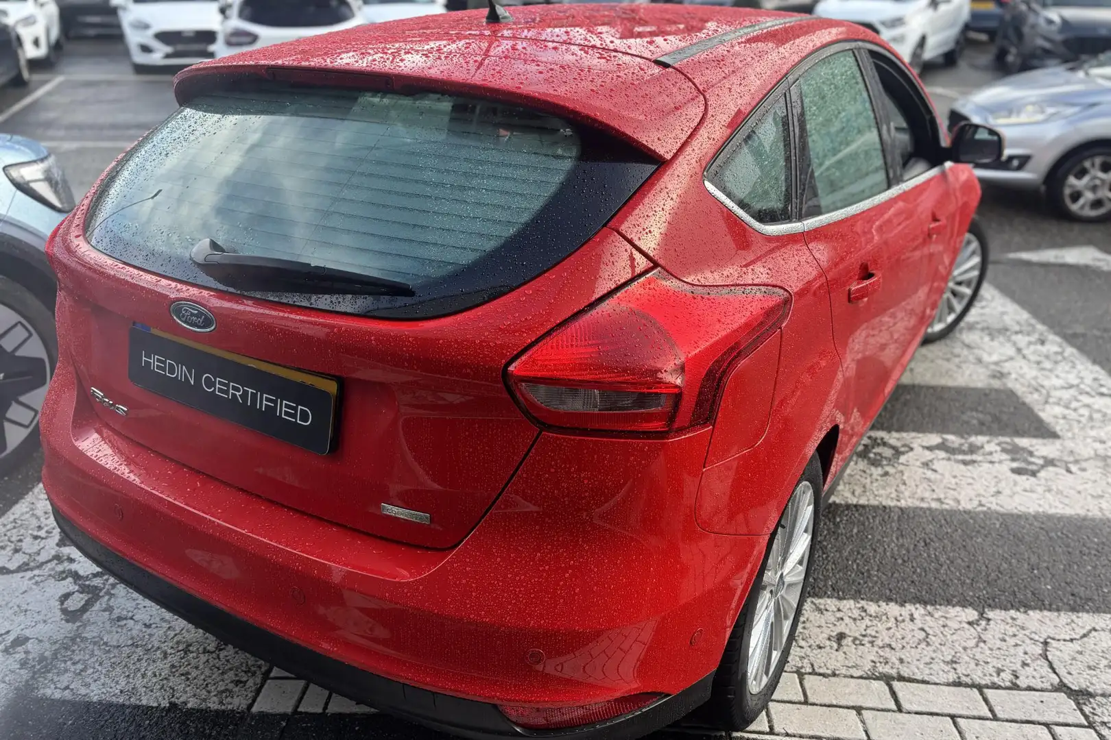 Ford Focus 1.0 Titanium | 5DRS | 125pk | Zeer weinig gereden Rouge - 2