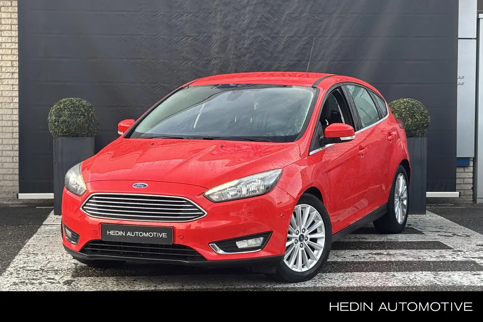 Ford Focus 1.0 Titanium | 5DRS | 125pk | Zeer weinig gereden Rouge - 1