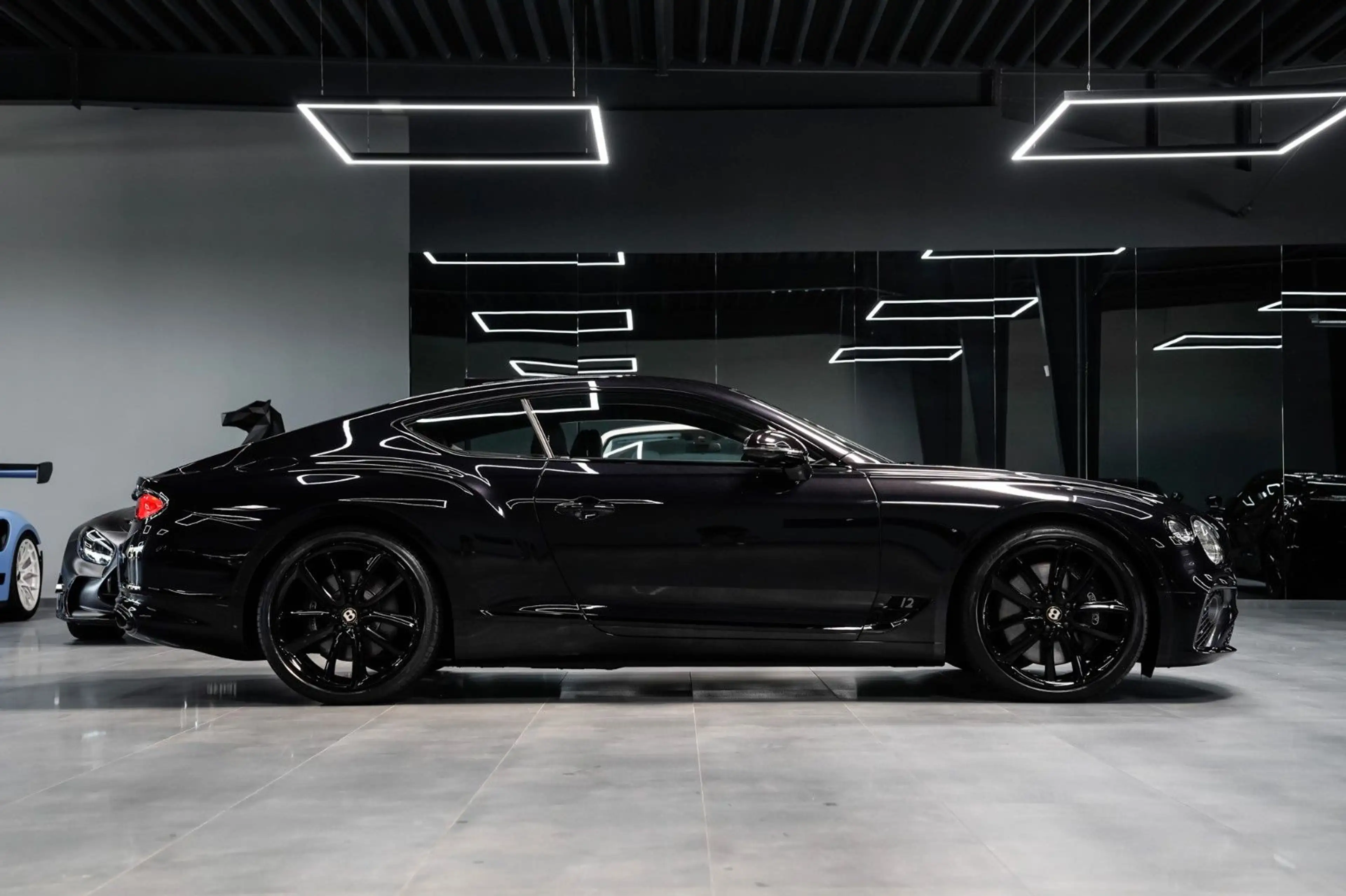 Bentley Continental GT W12 Mulliner Blackline-B&O — photo 5
