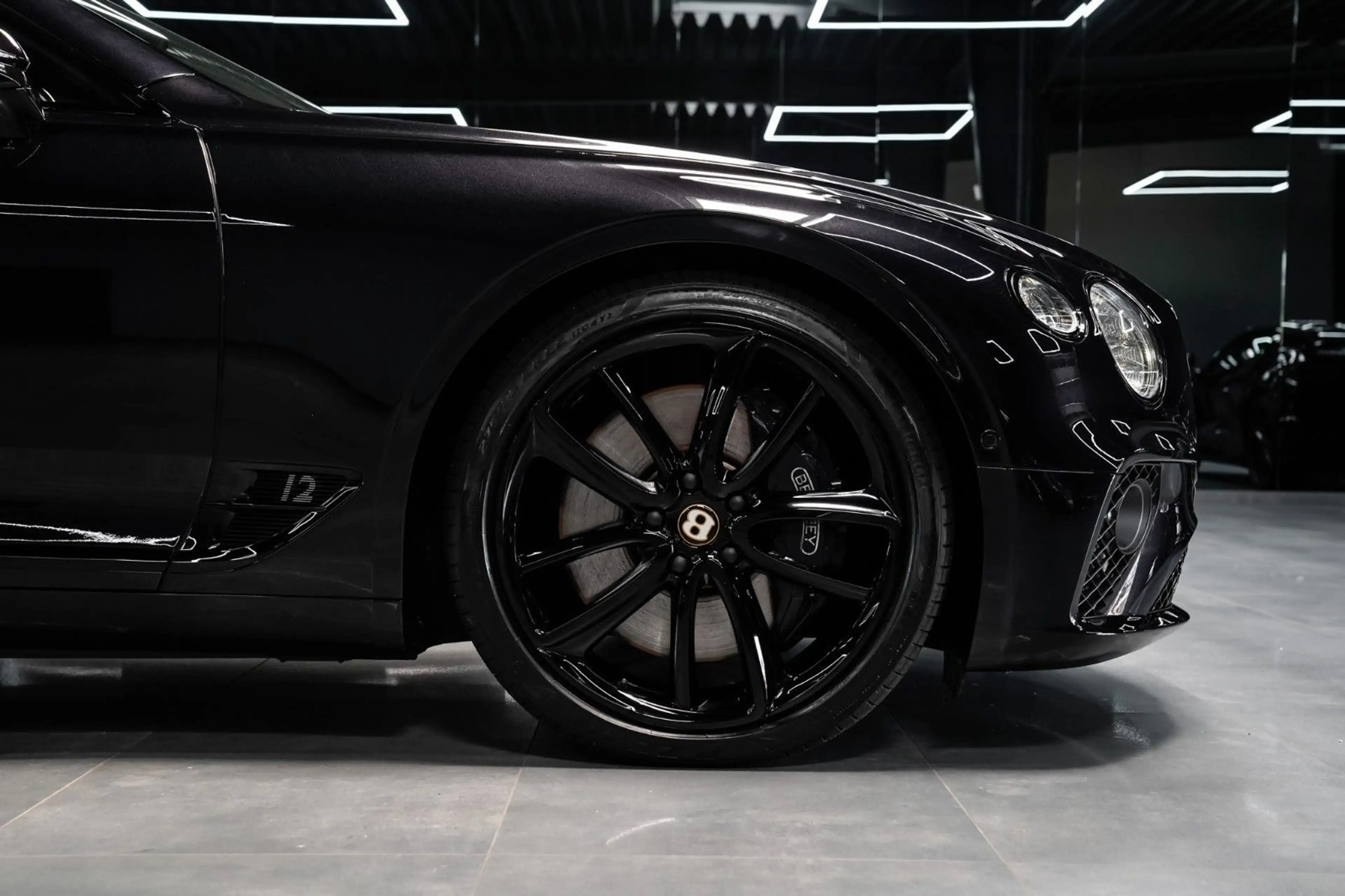 Bentley Continental GT W12 Mulliner Blackline-B&O — photo 6