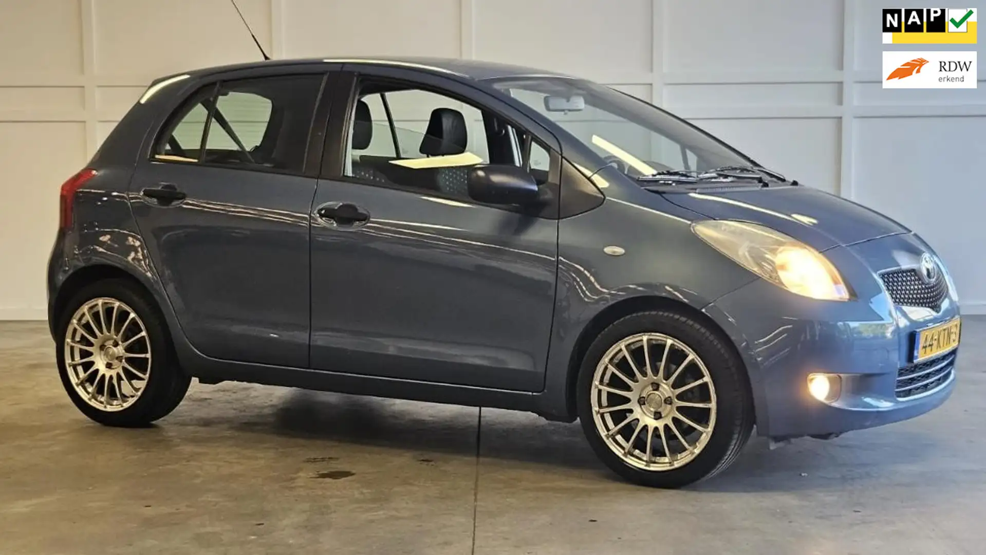 Toyota Yaris 1.3 VVTi Idols / Airco / 2008 / Nieuwe Apk Blauw - 1