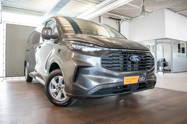 Ford Transit Custom view 3