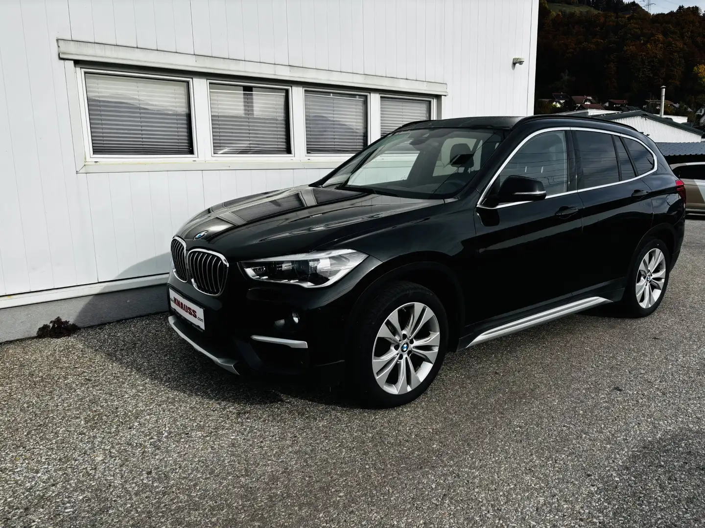 BMW X1 X1 xDrive18d Schwarz - 2