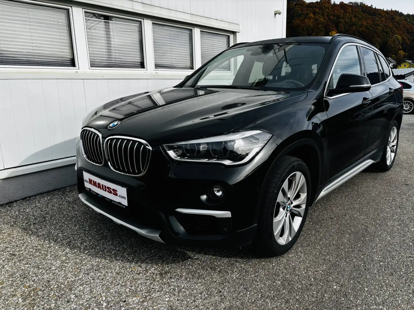 BMW X1 X1 xDrive18d Schwarz - 1