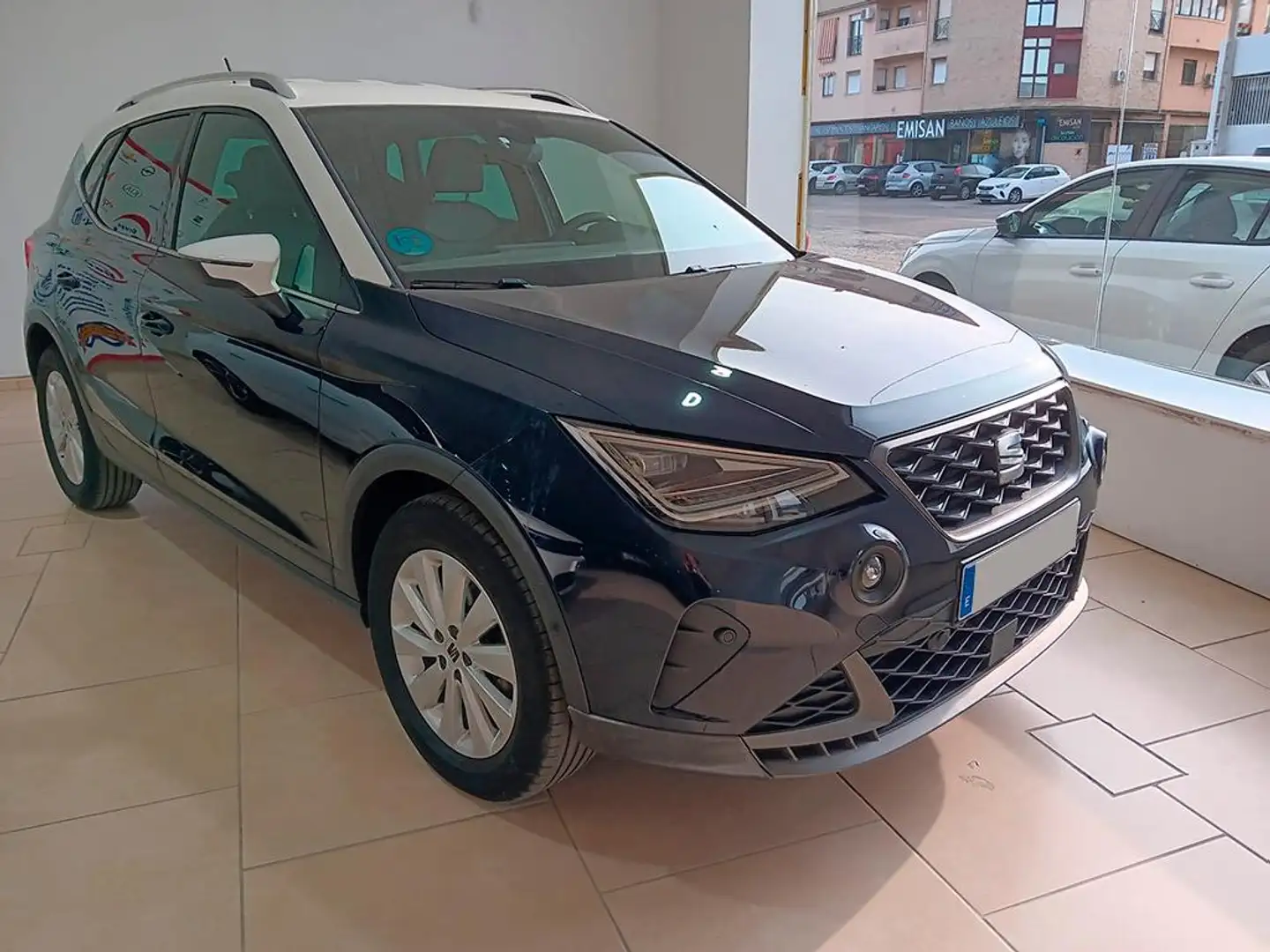 SEAT Arona 1.0 TSI 81KW FR 5P Wit - 1