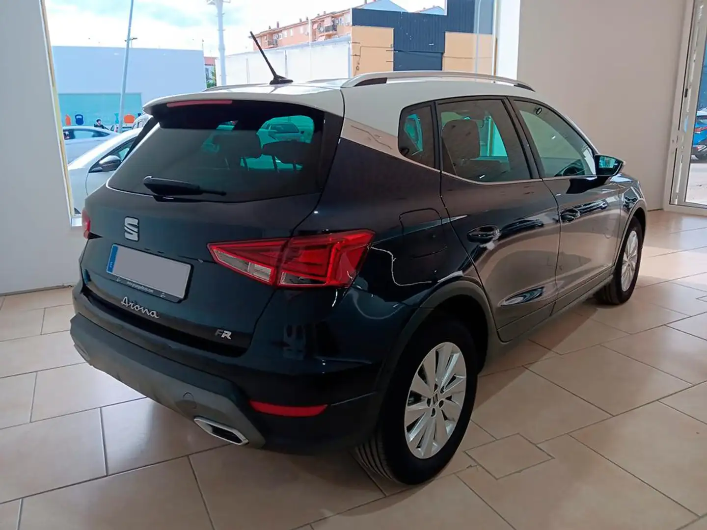 SEAT Arona 1.0 TSI 81KW FR 5P Wit - 2