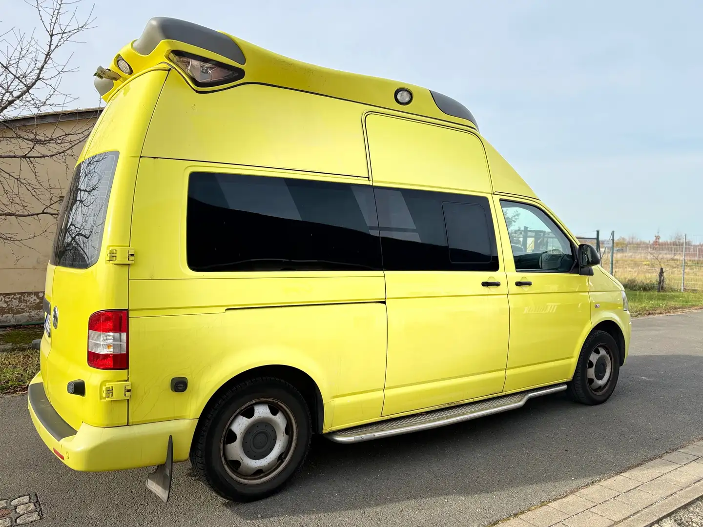 Volkswagen T5 Ambulanzmobile Geel - 1