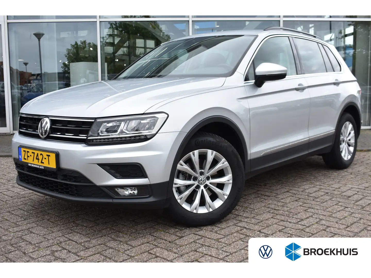 Volkswagen Tiguan 130PK 1.5 TSI Comfortline | NAVIGATIE | ALL SEASON Grijs - 1