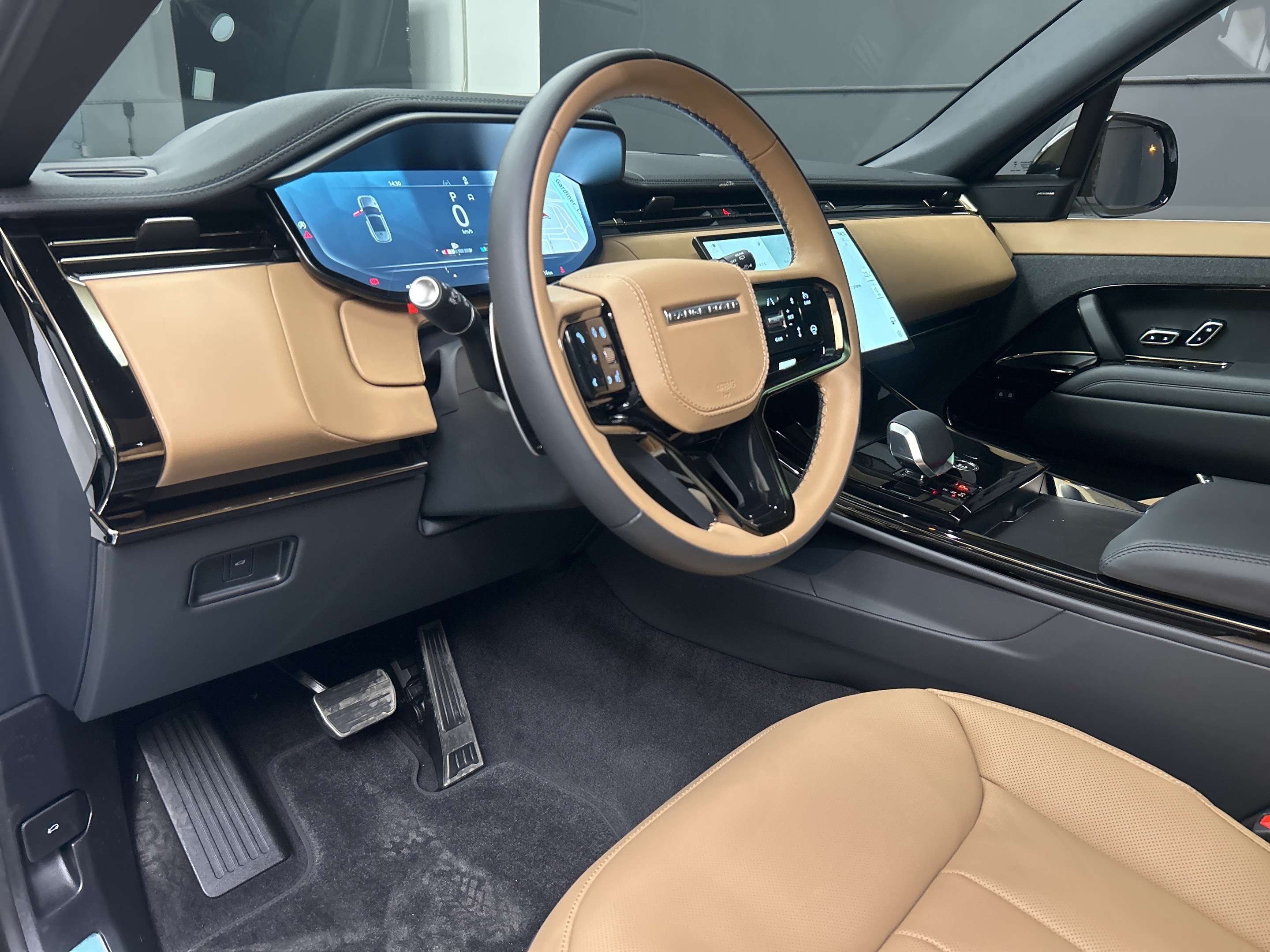 2026 Land Rover Range Rover Sport Dynamic SE thumb 8