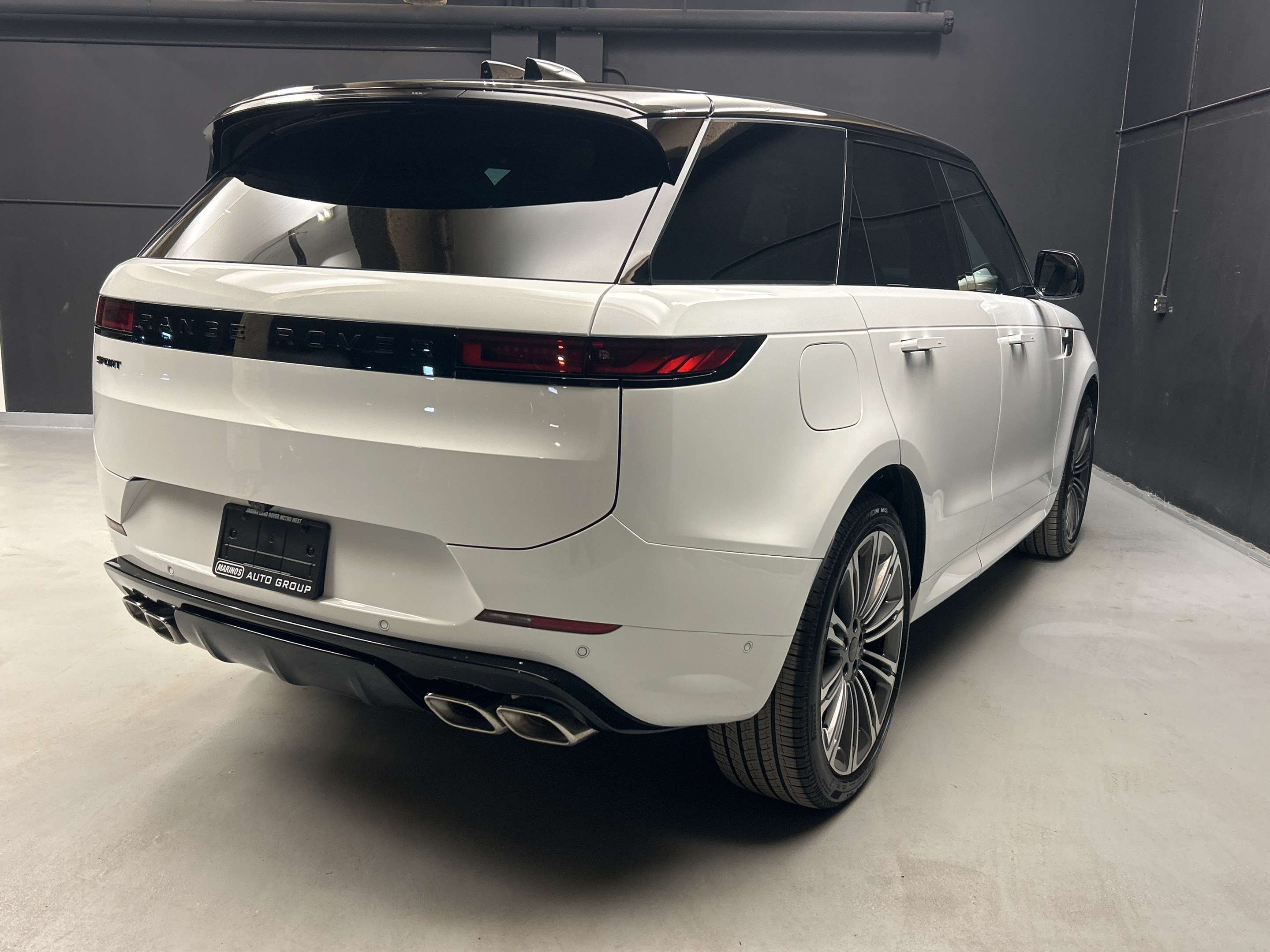 2026 Land Rover Range Rover Sport Dynamic SE thumb 6