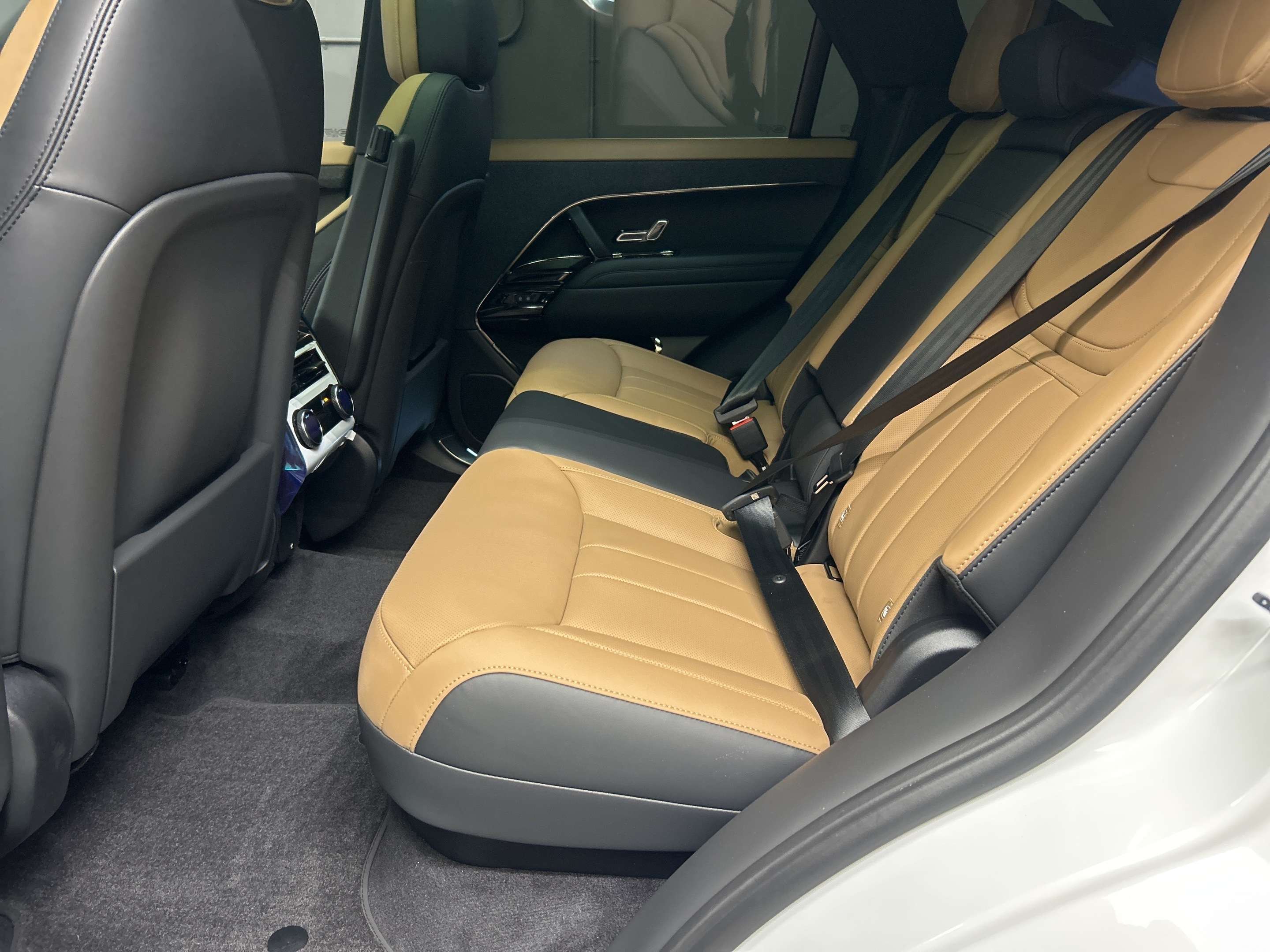 2026 Land Rover Range Rover Sport Dynamic SE thumb 11