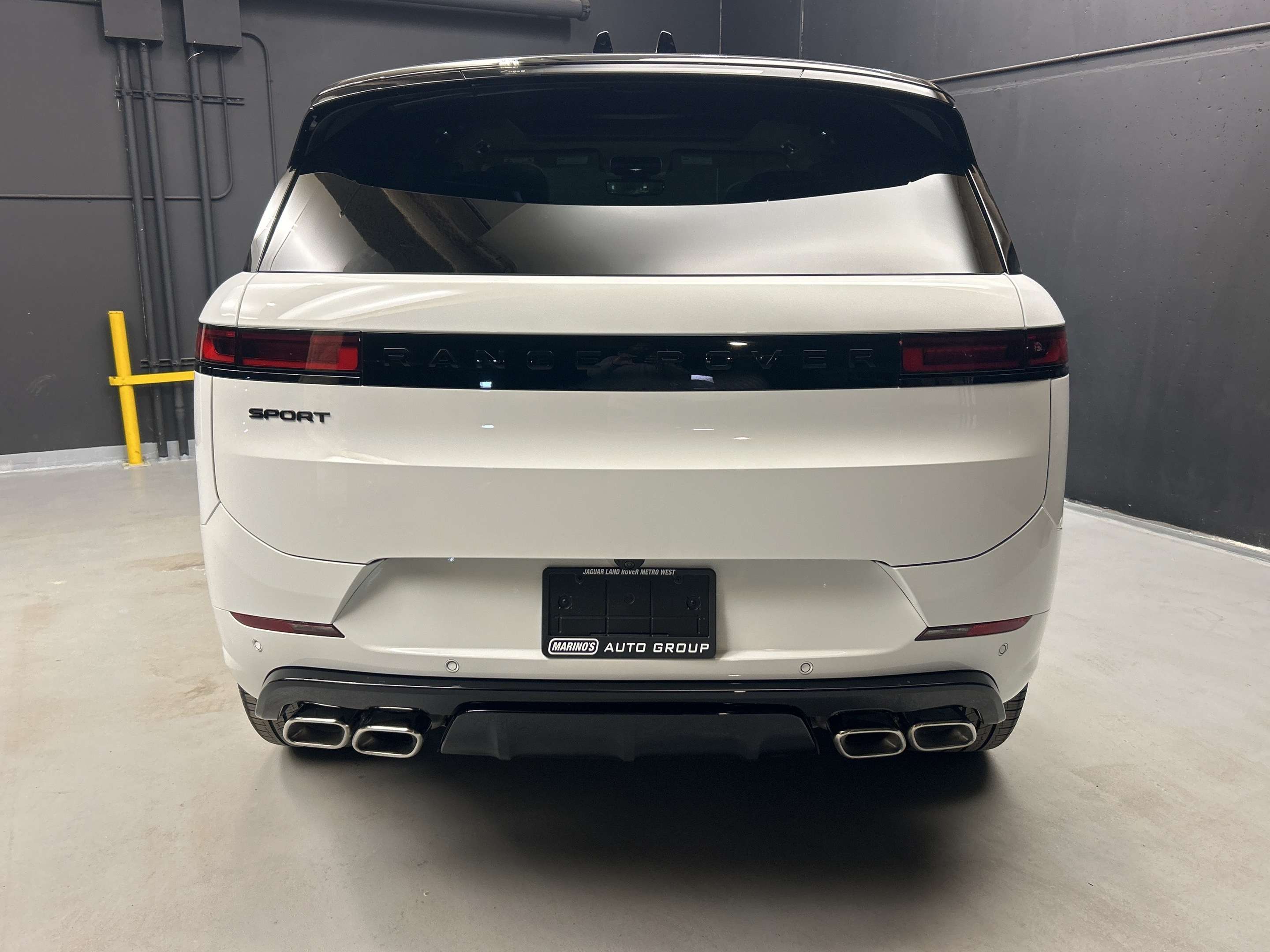 2026 Land Rover Range Rover Sport Dynamic SE alt 5
