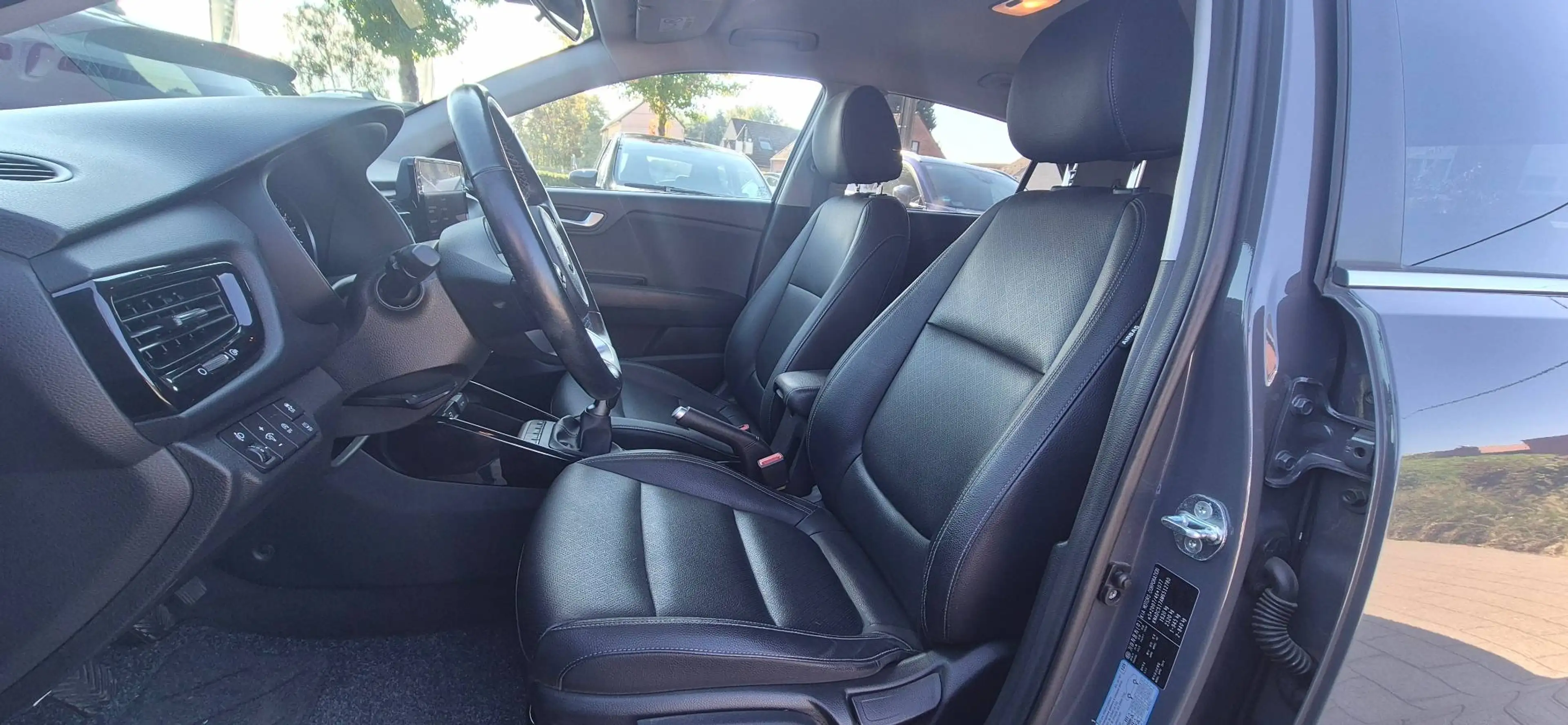 Kia Rio 1.0 i *CarPlay* Cuir* 74 kw * 257€ PAR MOIS SANS A — photo 10