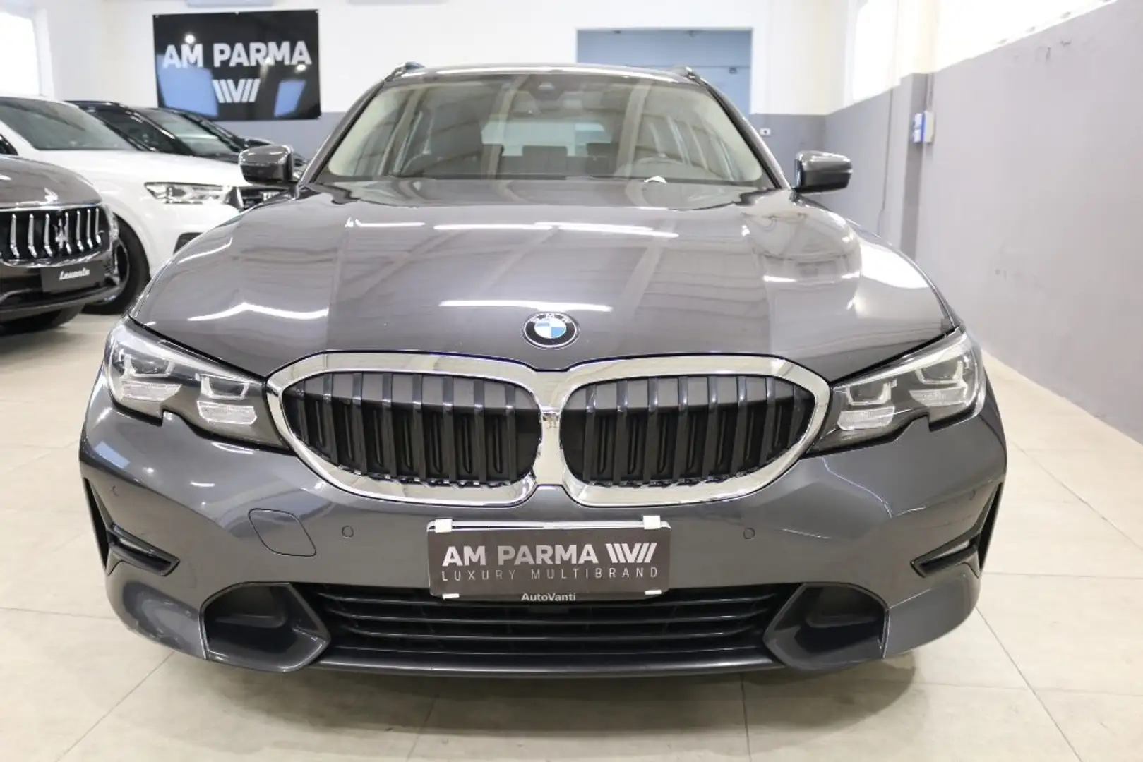 BMW 320 d 48V Touring ADVANTAGE AUTO Grau - 2