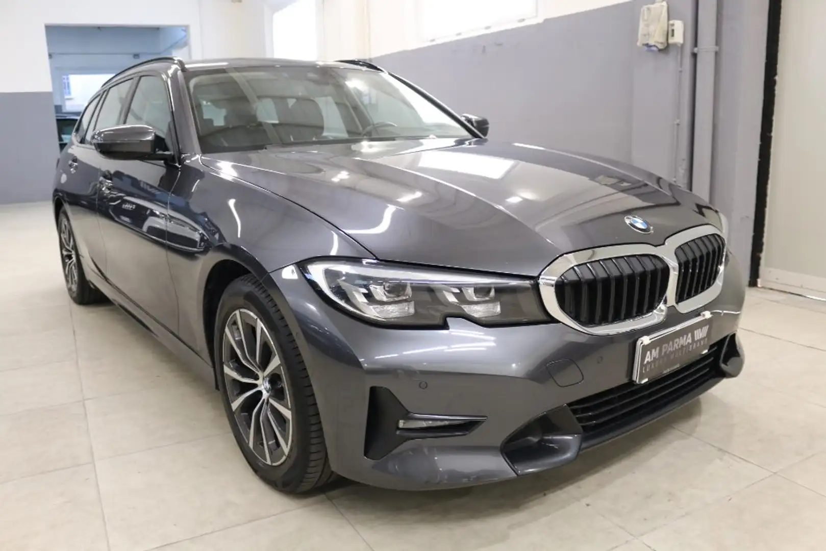 BMW 320 d 48V Touring ADVANTAGE AUTO Grau - 1