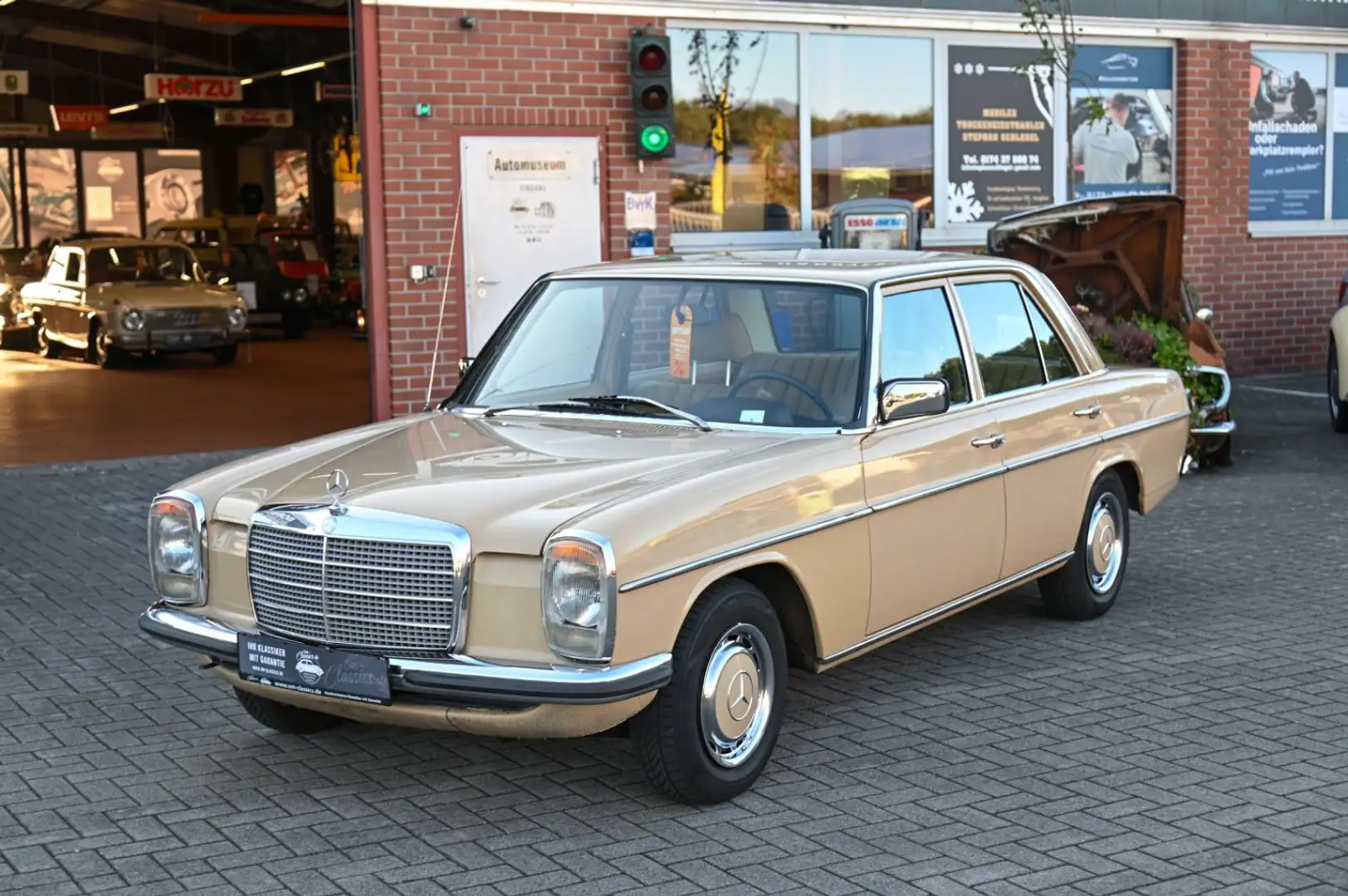 Mercedes-Benz 230 /8 W115 *SEHR GEPFLEGT*TOP*GARANTIE* Beige - 2