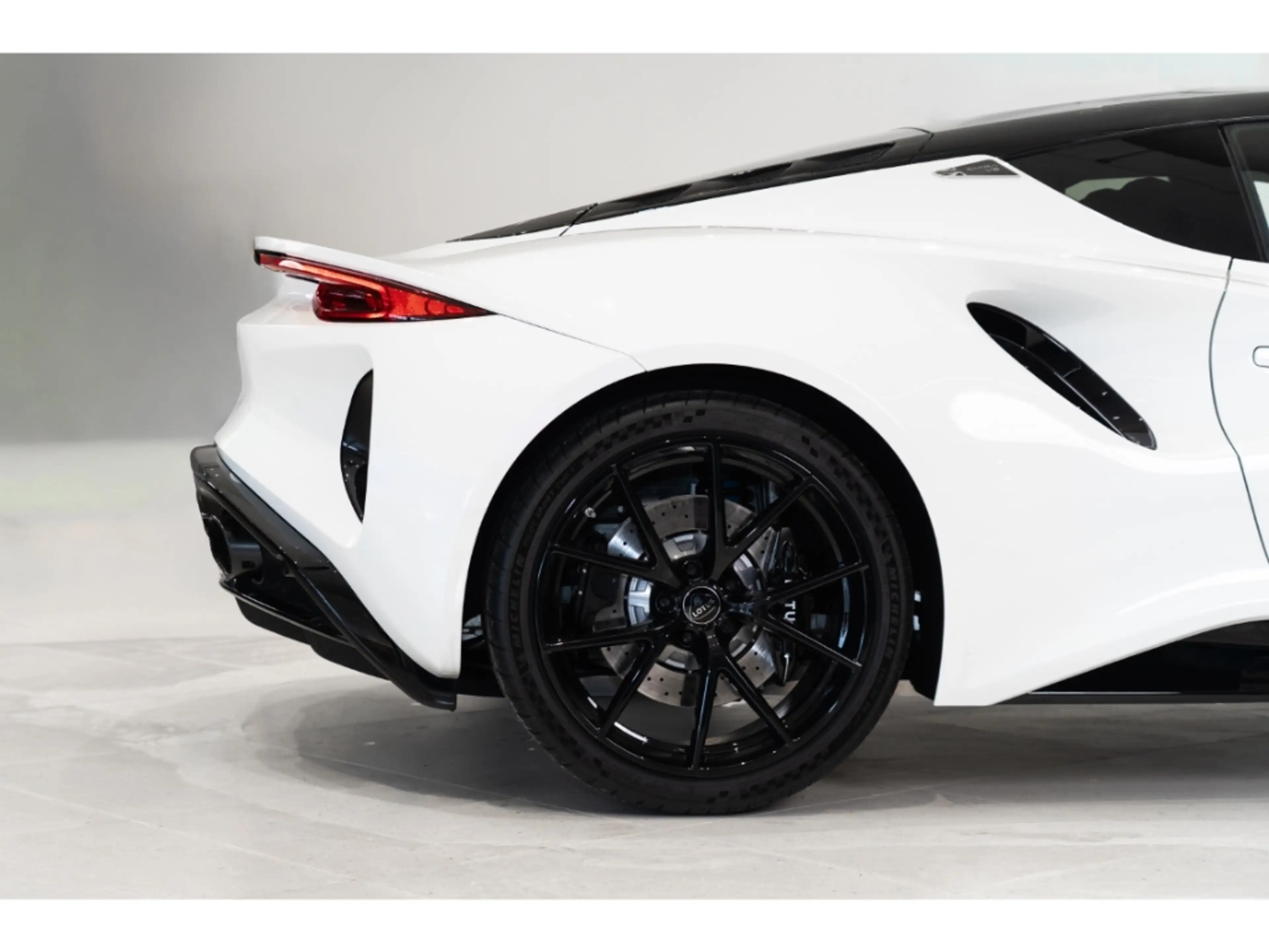 Lotus Emira 3.5 V6 298 kW SE KEF Premium Audio,20'' V-Spoke — photo 6