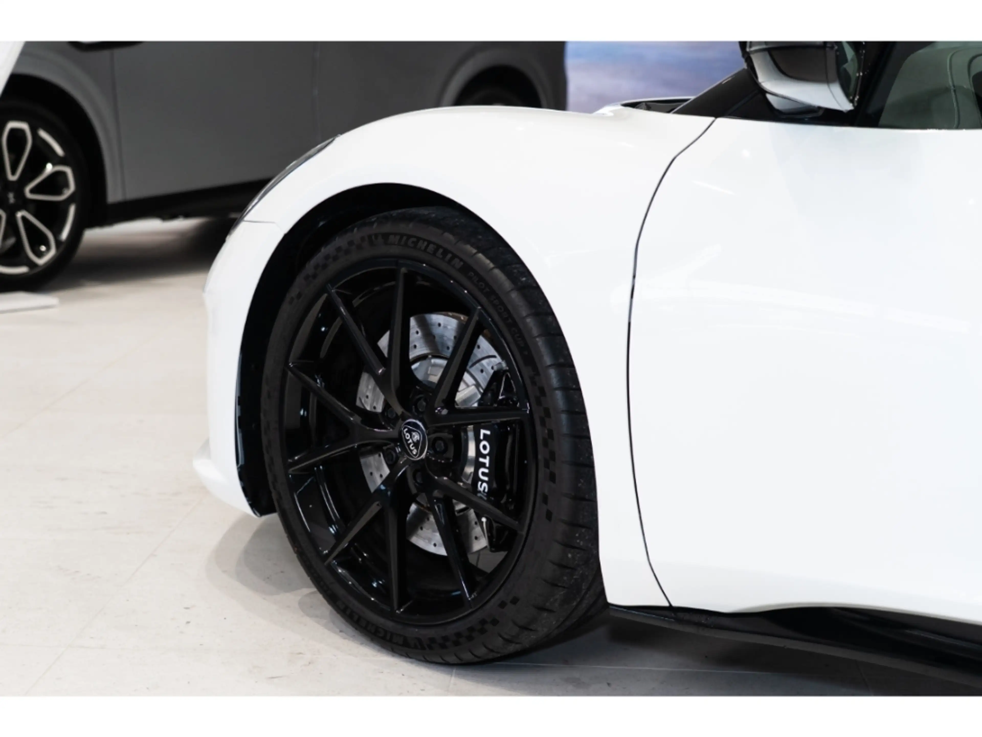 Lotus Emira 3.5 V6 298 kW SE KEF Premium Audio,20'' V-Spoke — photo 11